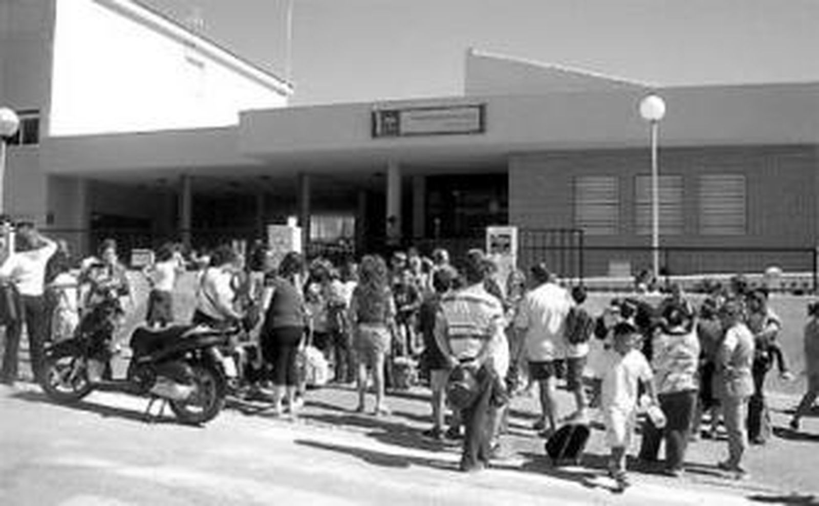 Imagen de la entrada al colegio Gregorio Marañón.
