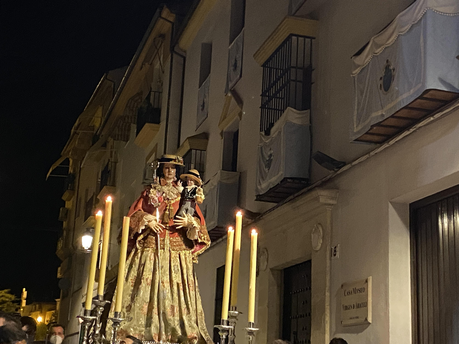 La llegada a Lucena de madrugada de la Virgen de Araceli, en fotografías