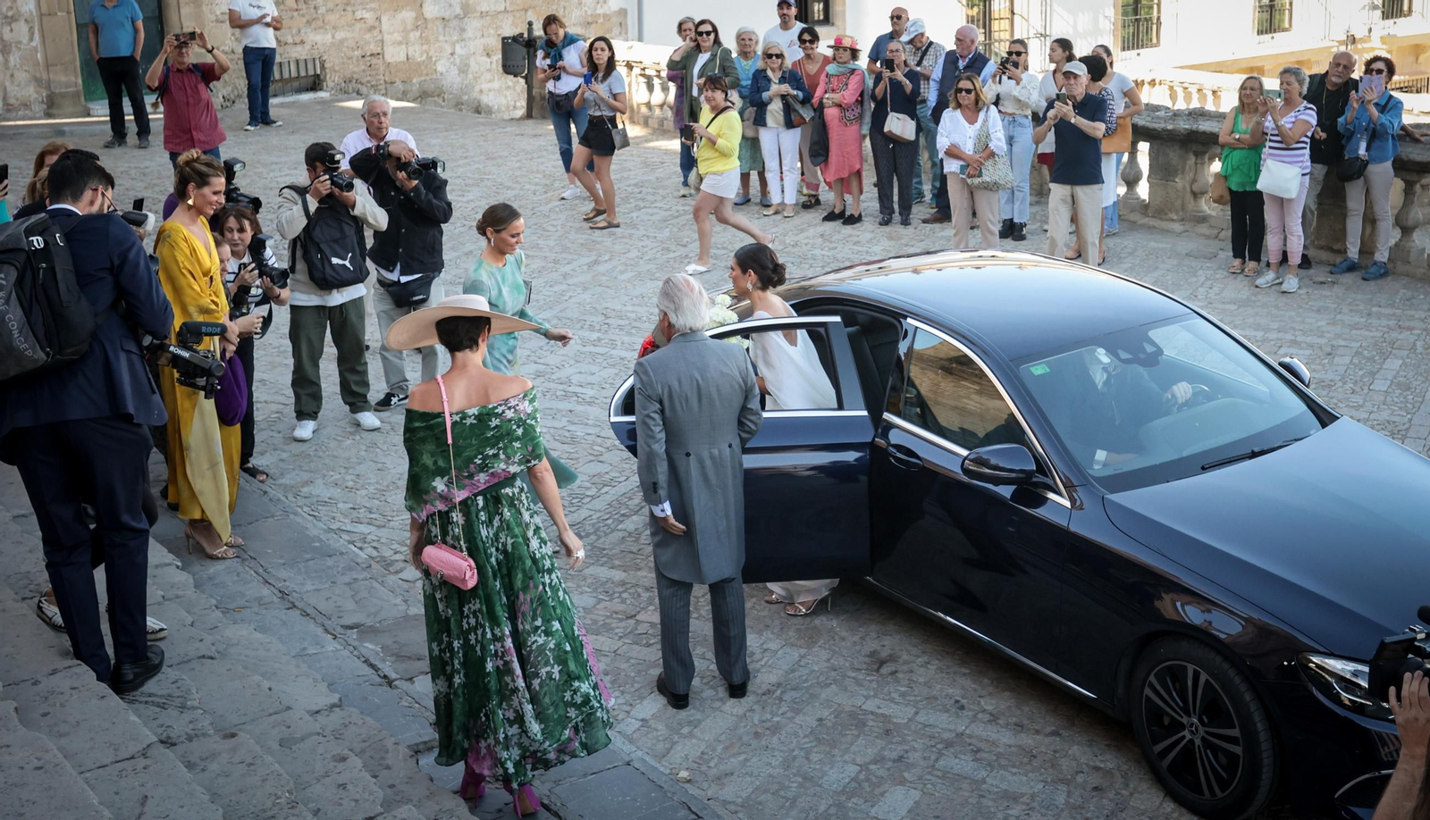 Imágenes de los asistentes a la boda de Ana Cristina Portillo Domecq en la Catedral de Jerez Imágenes de los asistentes a la boda de Ana Cristina Portillo Domecq en la Catedral de Jerez