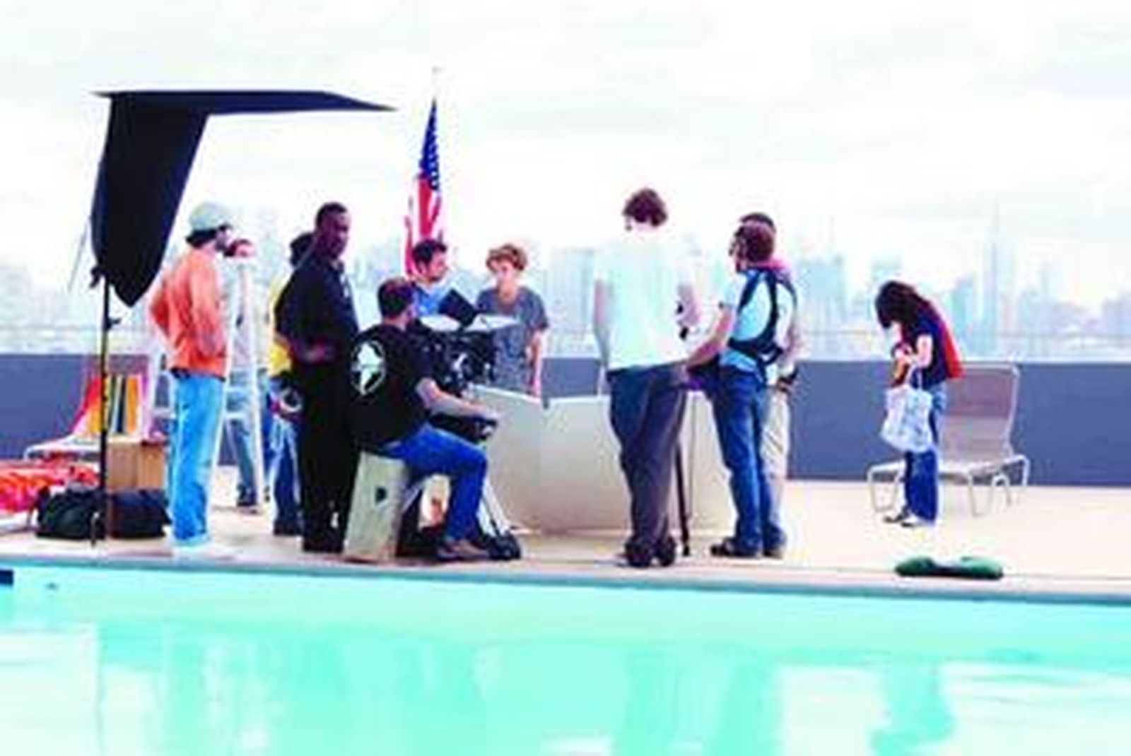 Un instante del rodaje de 'Voltereta', en la localización principal del corto y con el 'skyline' de Manhattan de fondo.