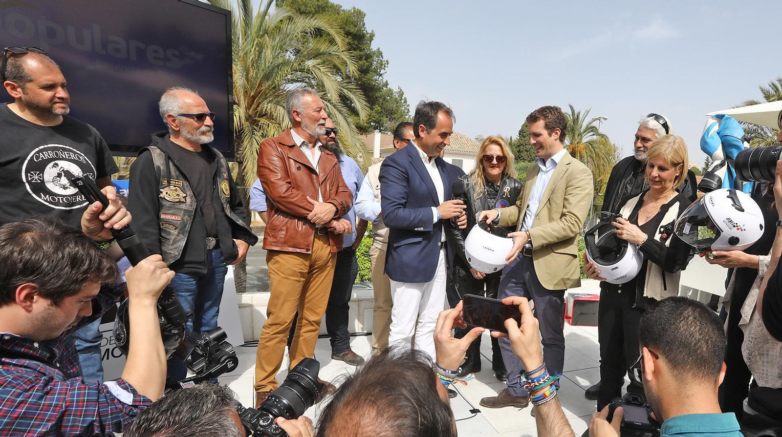 Imágenes de Pablo Casado en un acto con moteros en Jerez