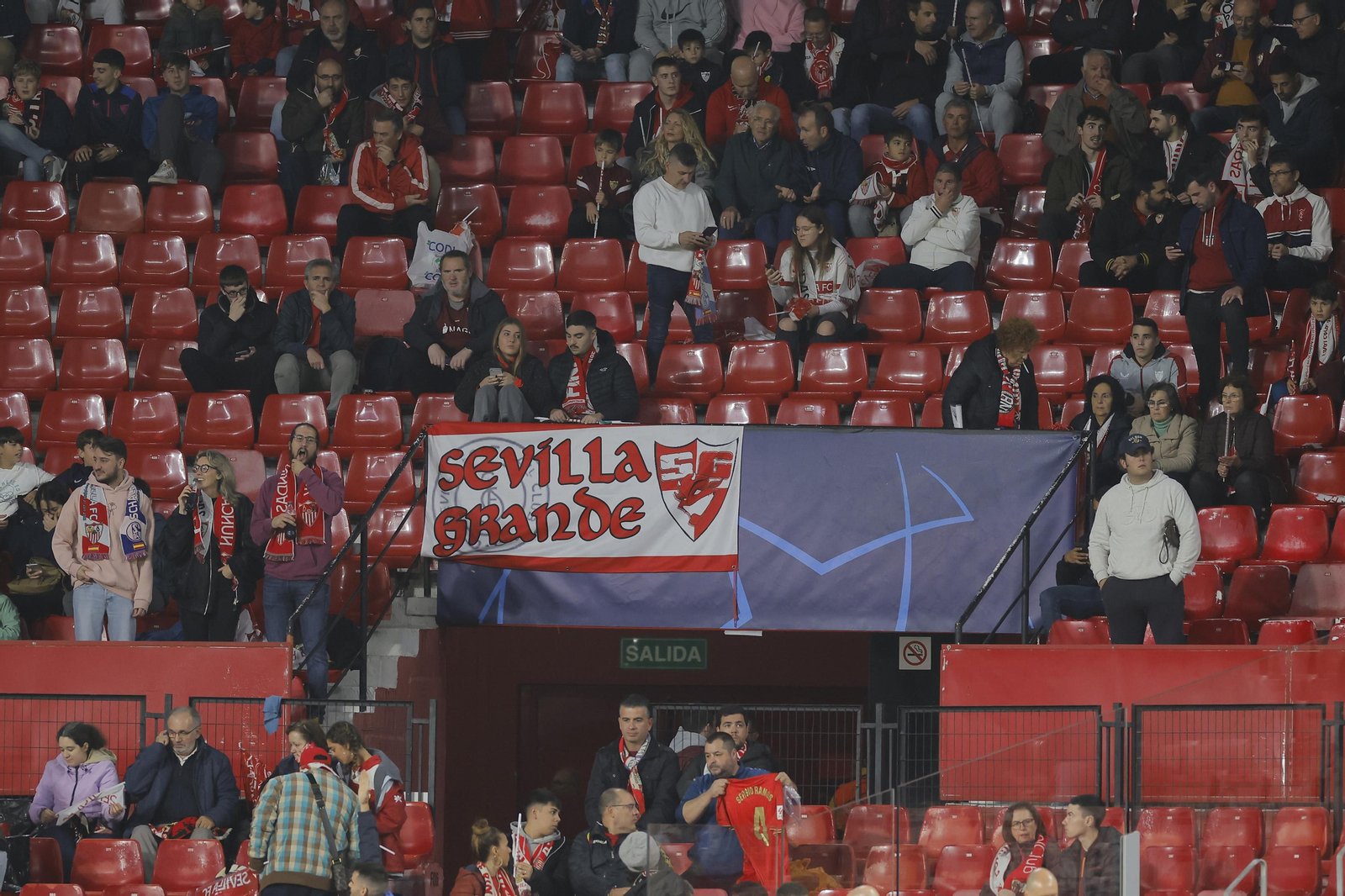 Búscate en las fotos del Sevilla Fc- PSV