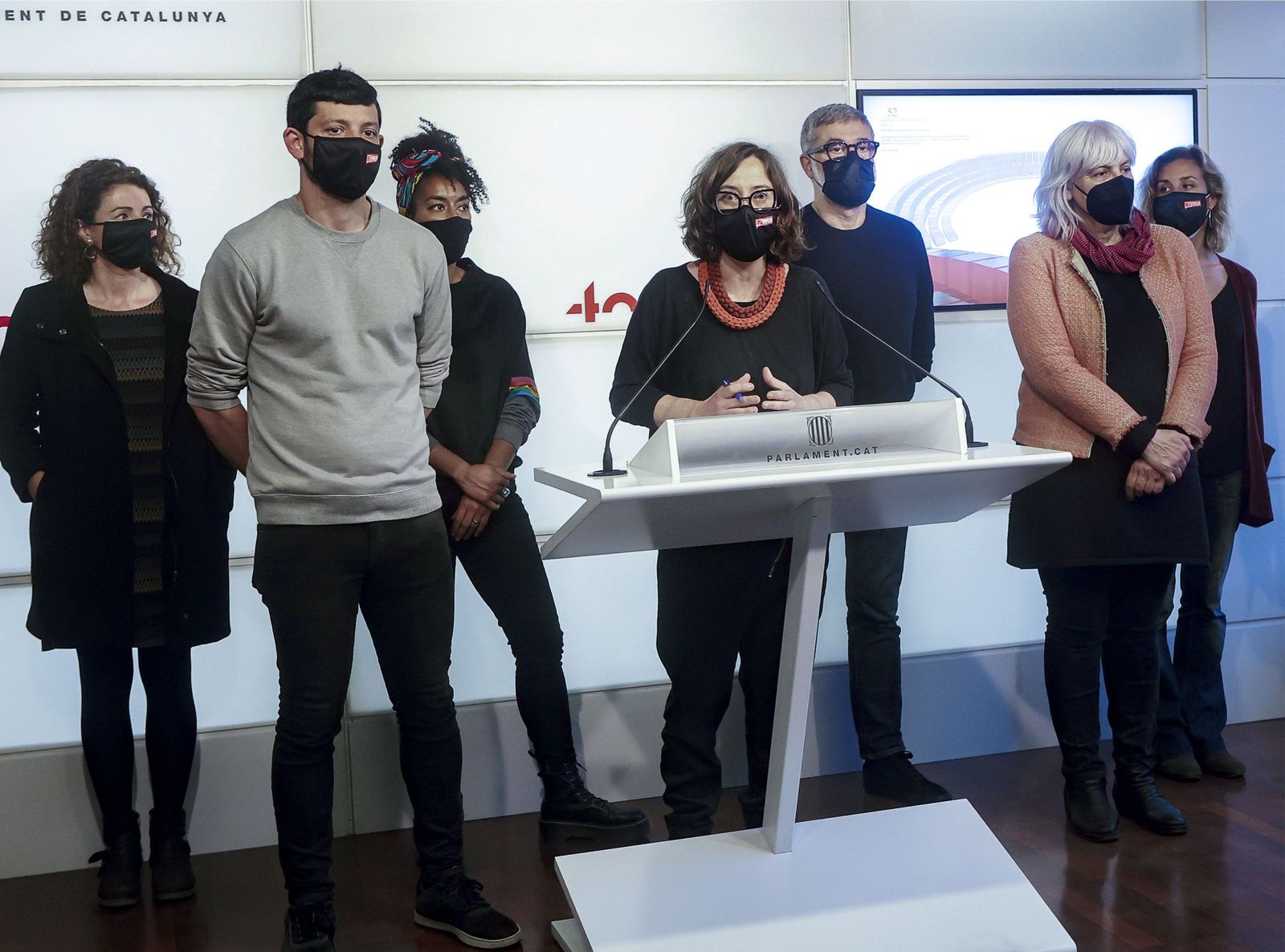 Diputadsos de la CUP en rueda de prensa este jueves en el 'Parlament' para informar del apoyo de sus bases a la investidura de Pere Aragonès.