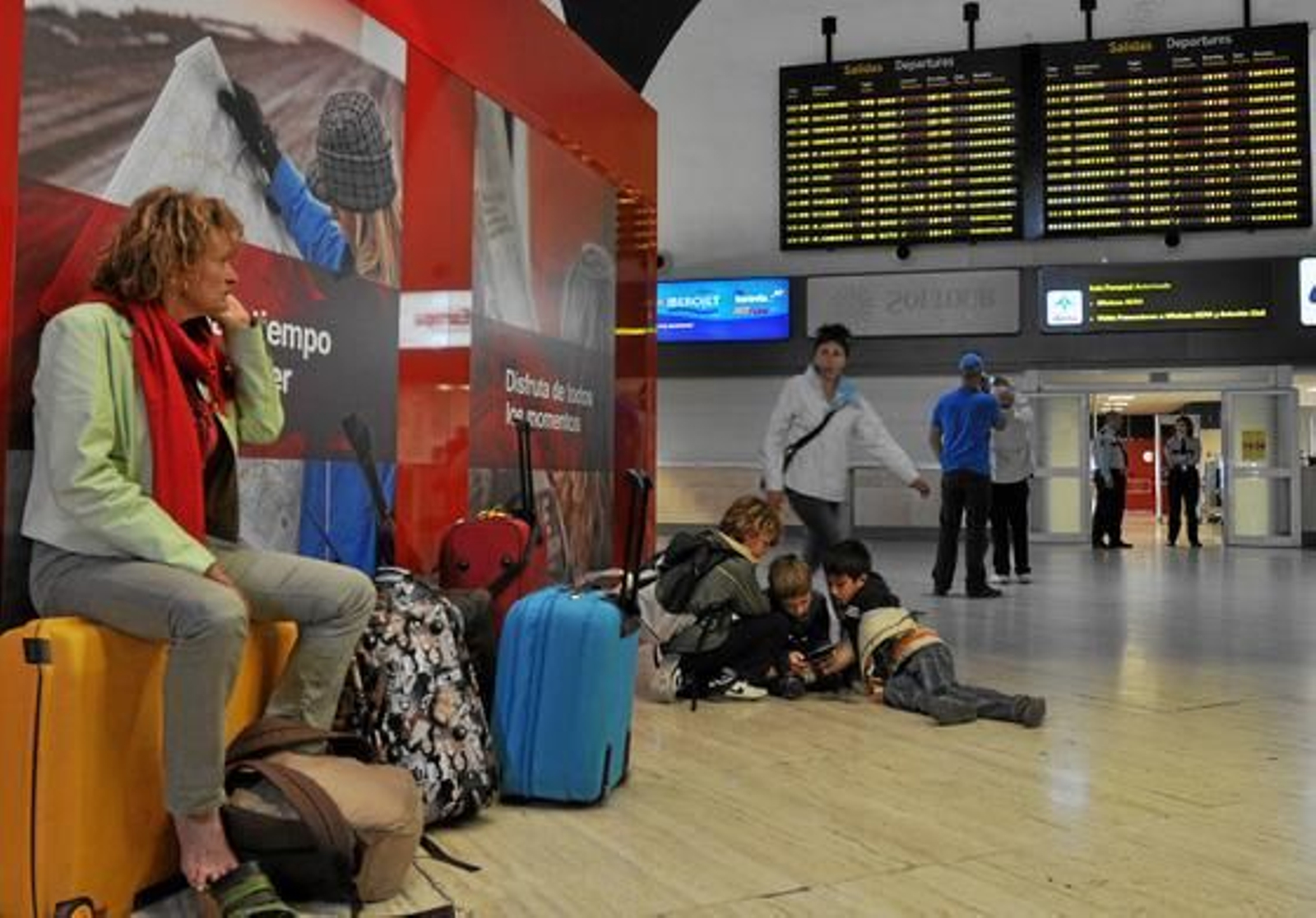 Desesperación y largas colas en San Pablo por el cierre de aeropuerto.

Foto: Manuel Gómez