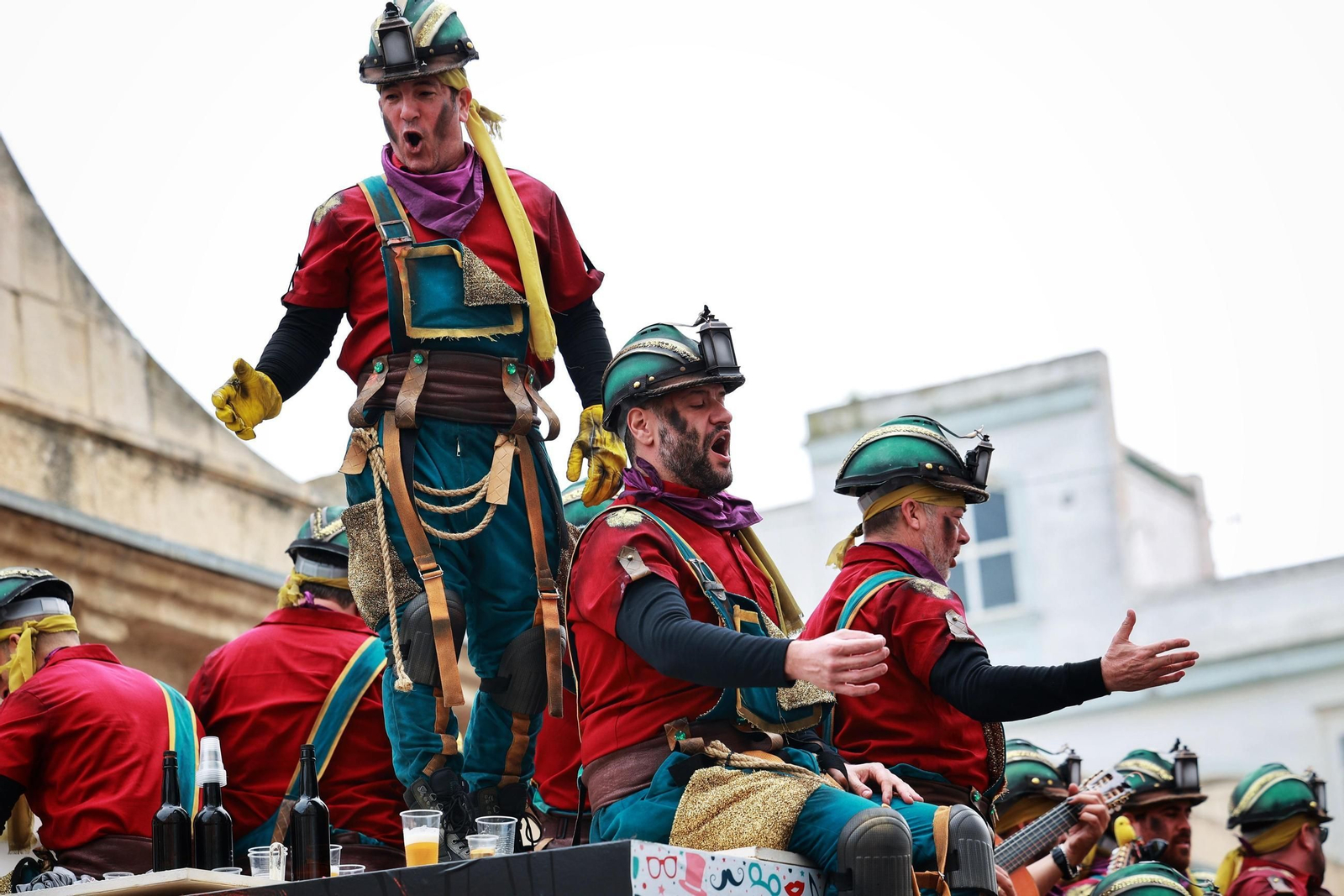 Las mejores imágenes del primer domingo del Carnaval de Cádiz