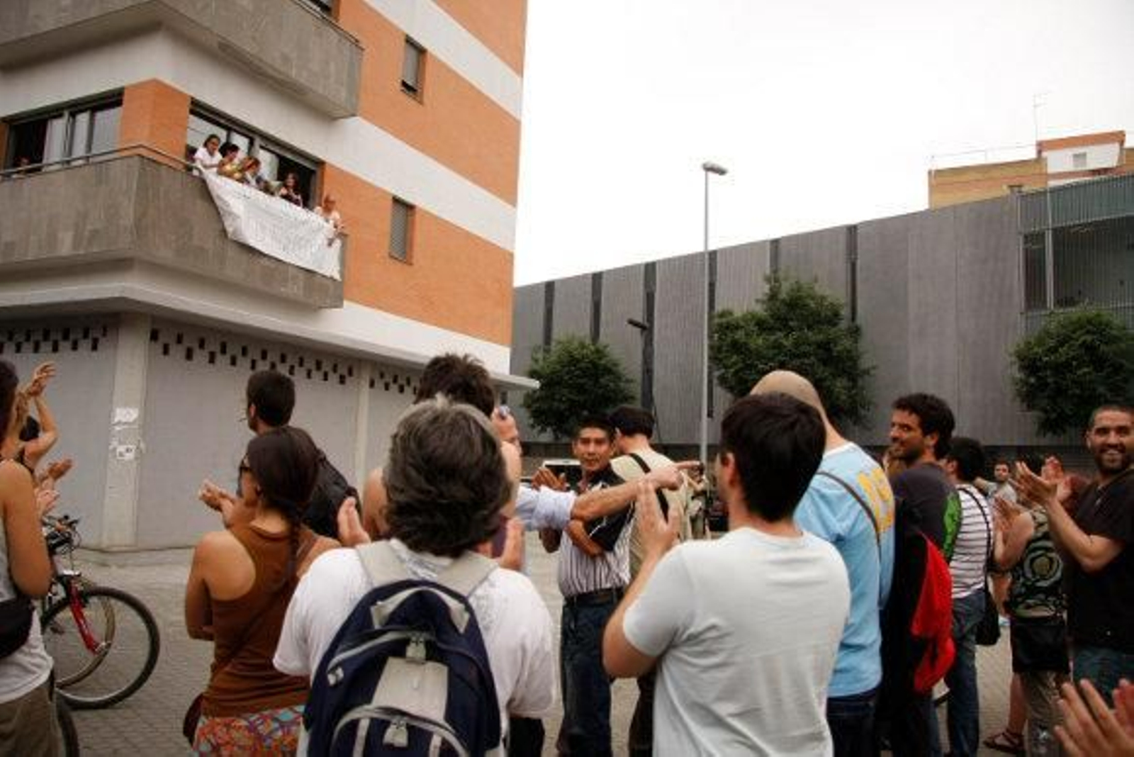 Las familias del edificio ocupado denuncian amenazas del Ayuntamiento