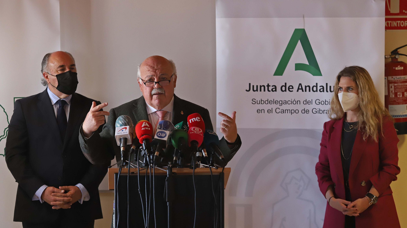 Visita de Jesús Aguirre al hospital Punta Europa en Algeciras