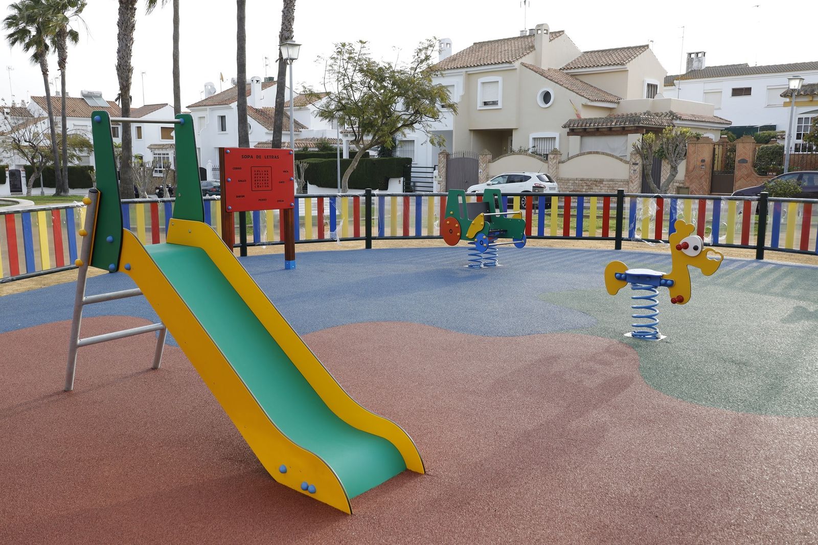 Uno de los nuevos parques infantiles de Rota.