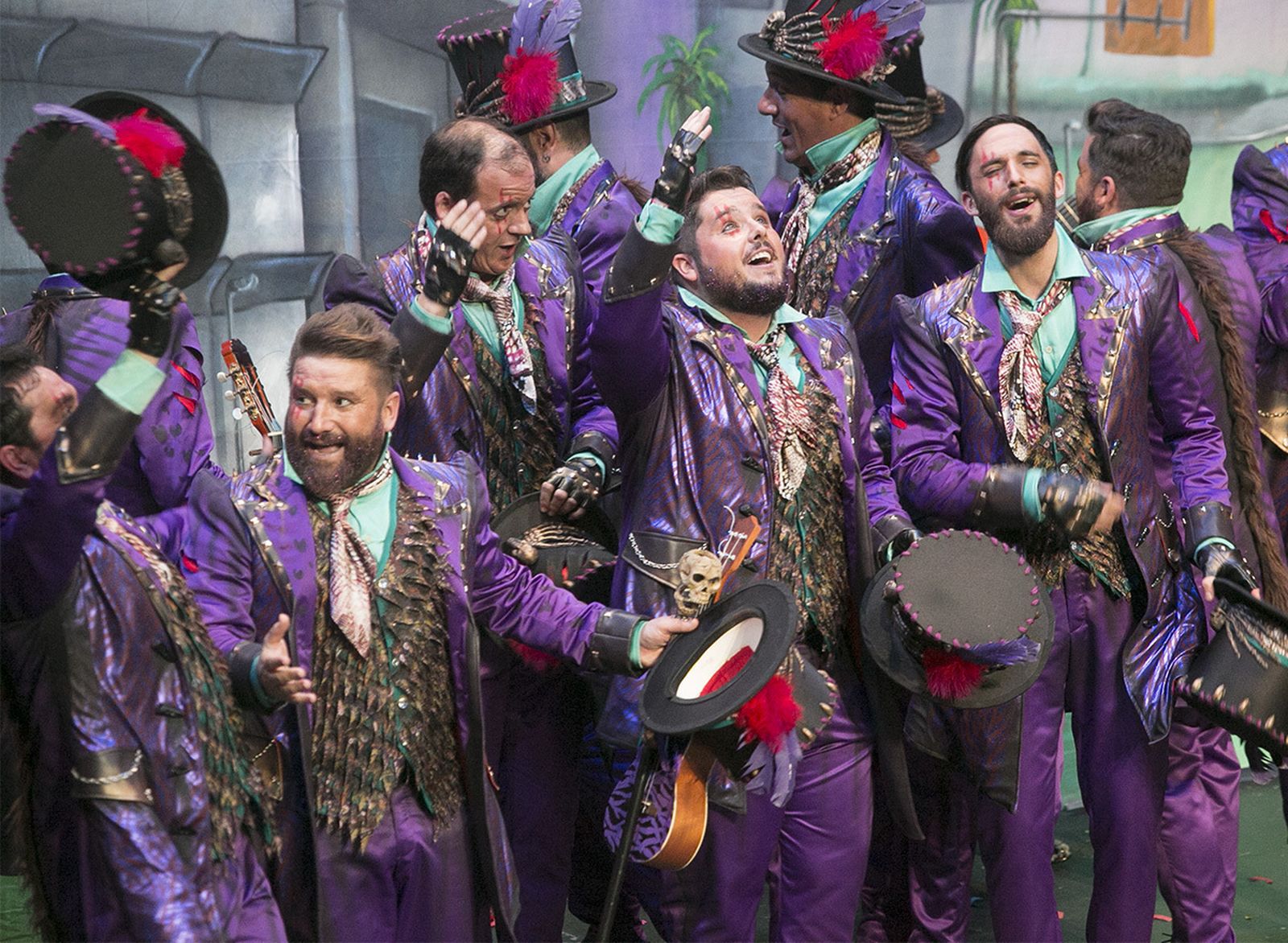 Actuación de la comparsa gaditana Los depredadores.