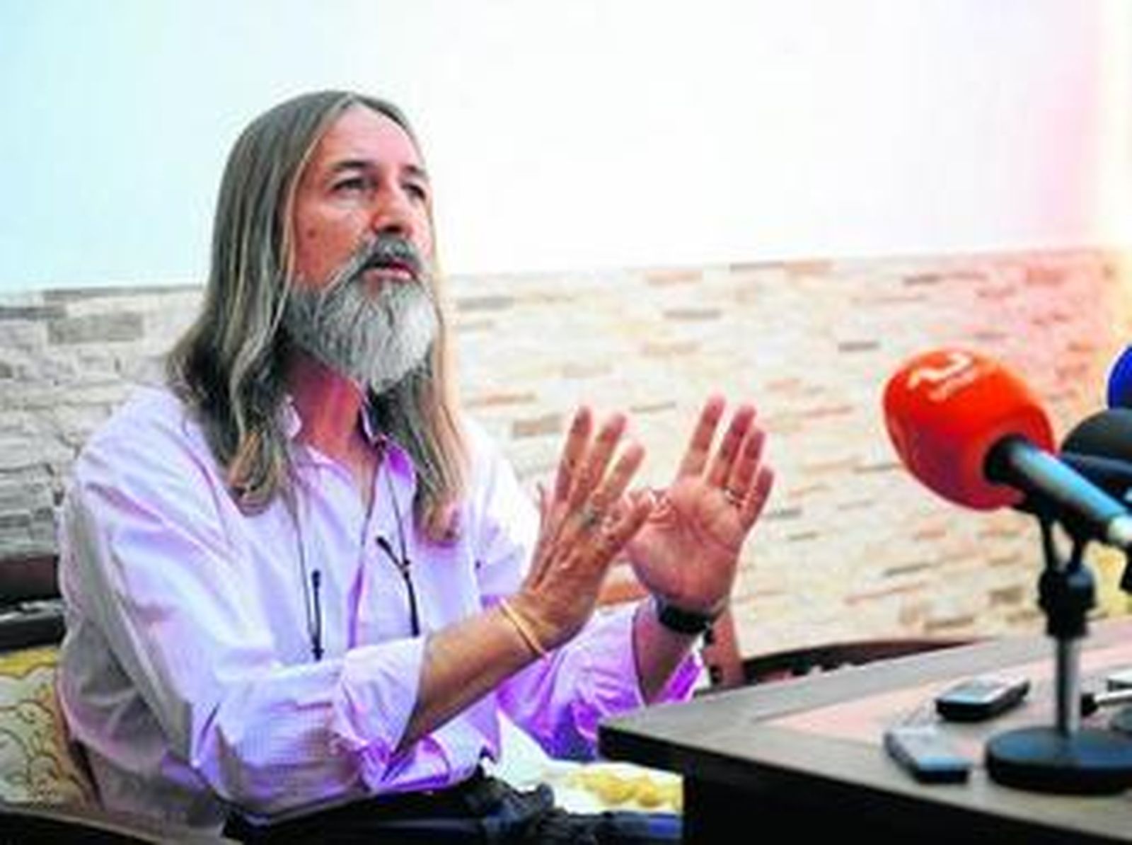 Clemente Ruiz, en la rueda de prensa que ofreció en julio de 2011, tras salir de prisión preventiva.