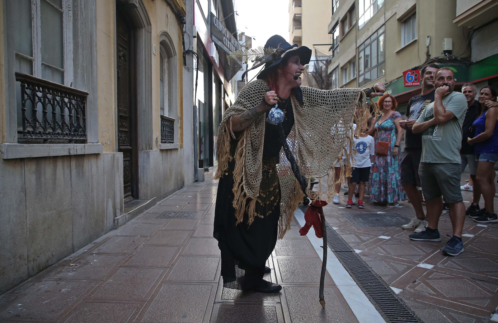 La primera ruta turística teatralizada por el centro de La Línea, en imágenes