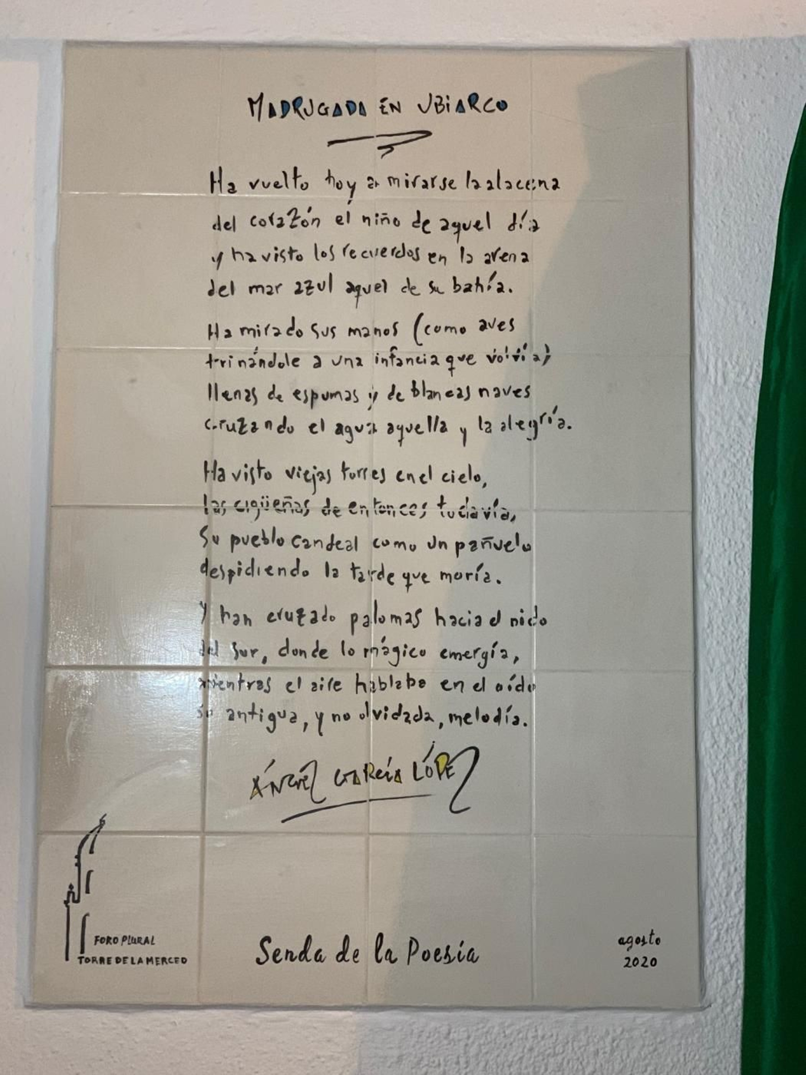 Azulejo con el poema de Ángel García López que forma parte de este recorrido especial por Rota.