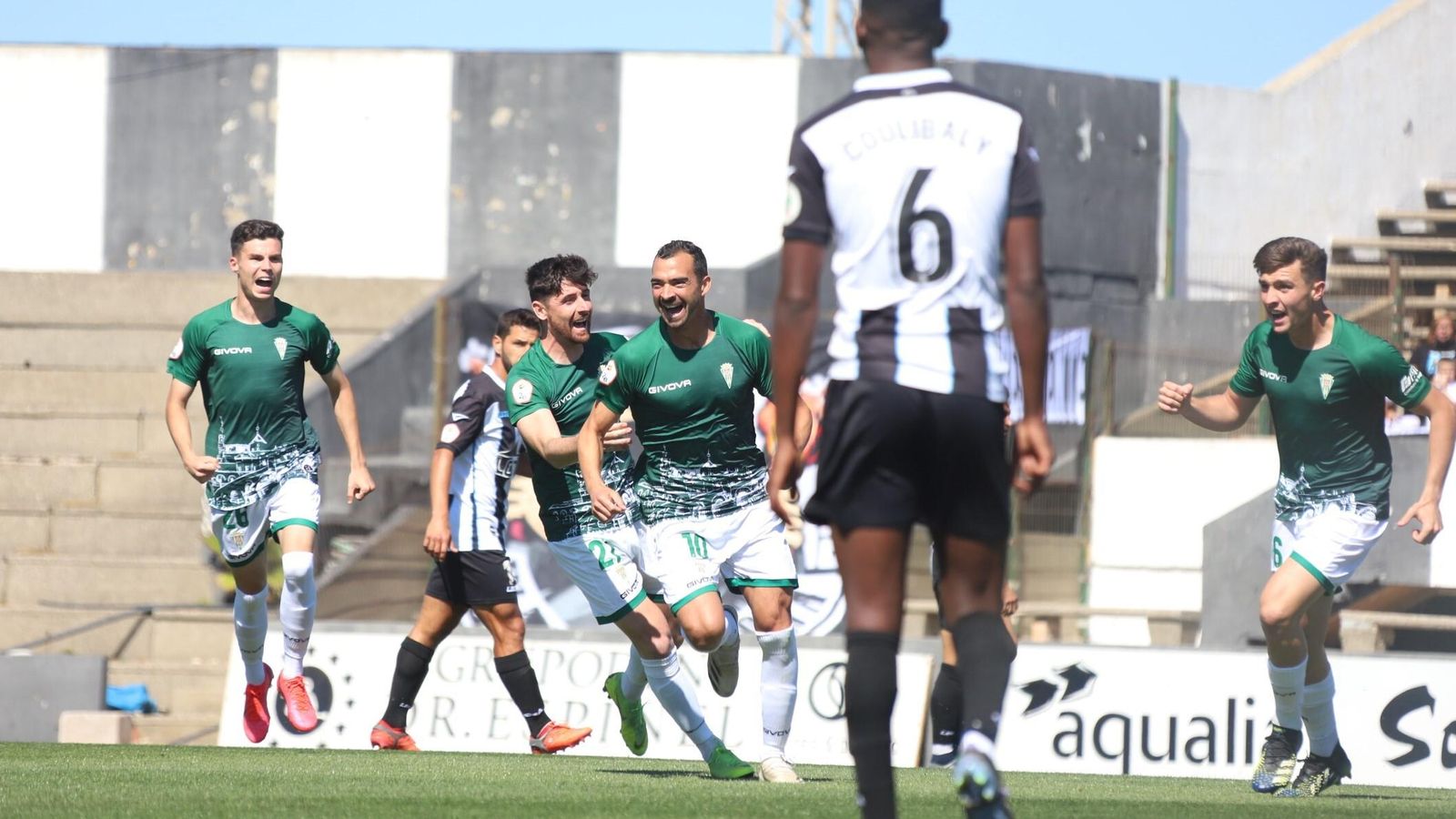 De las Cuevas celebra su segundo gol a la Balona.