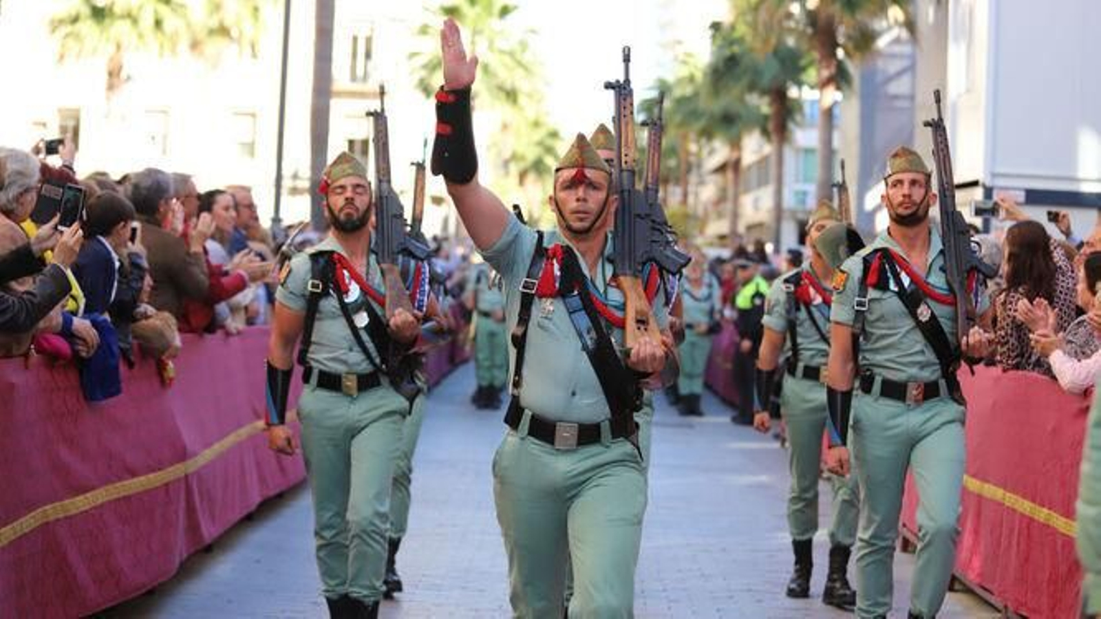 Así fue la procesión del Cristo de la Vera+Cruz acompañado por la Legión en el año 2019