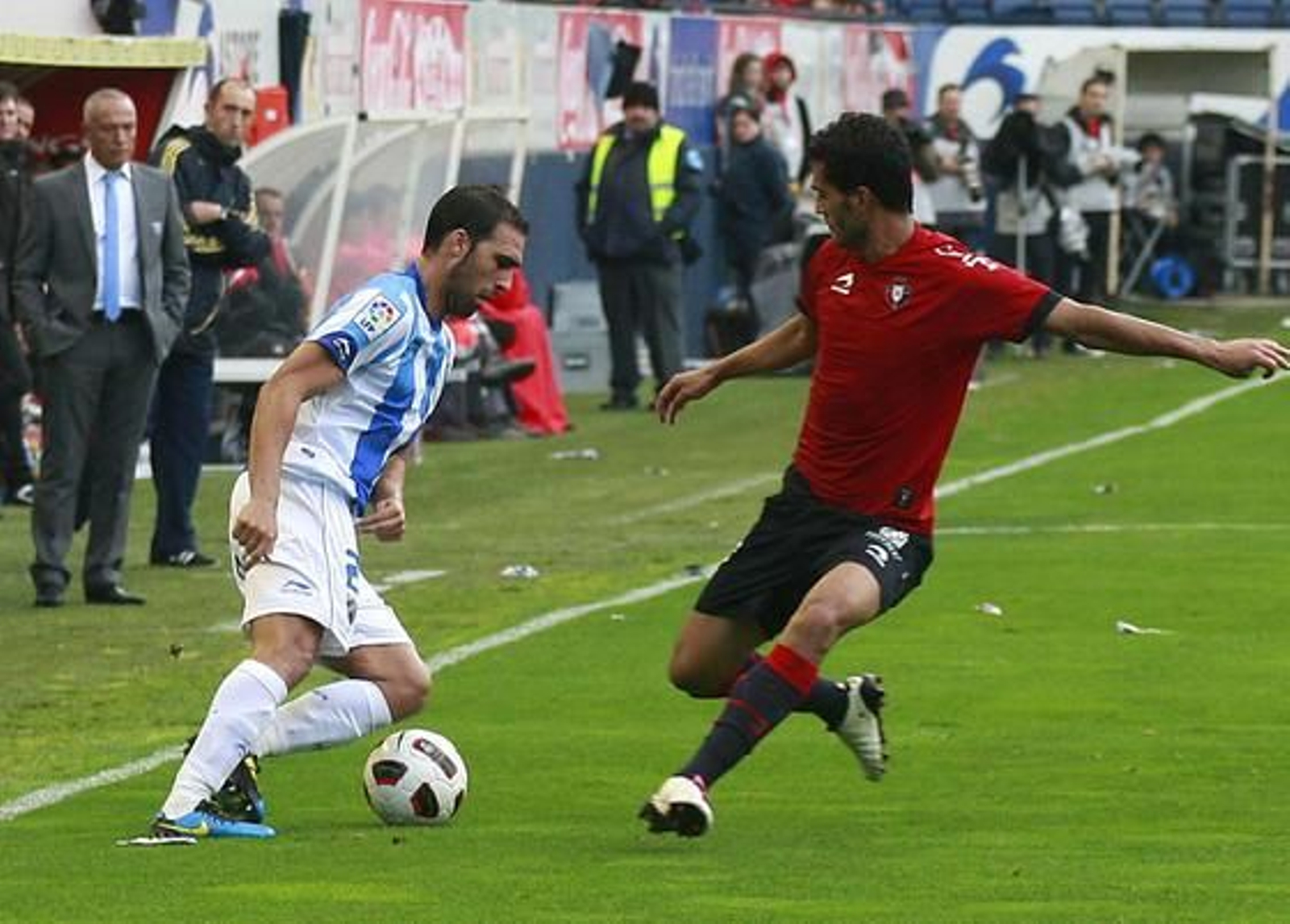 El Málaga pierde 2-0 en su visita al Reyno de Navarra. / Punto Press