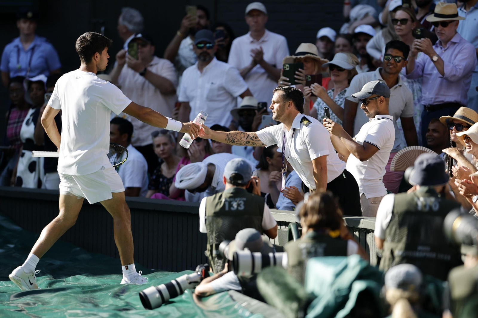 Las imágenes del debut de Alcaraz en Wimbledon y del resto de la jornada