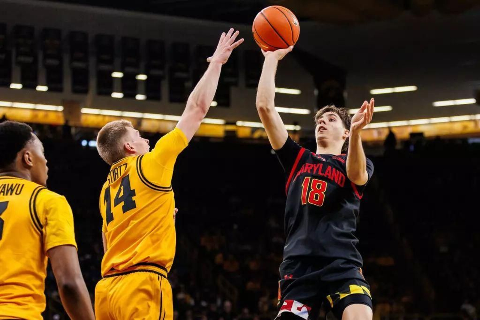 NCAA: Álvaro Folgueiras, triunfo ante la Maryland de Guille del Pino