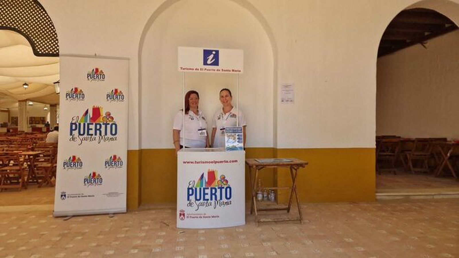 El punto de información turística, situado en la caseta municipal de El Puerto.