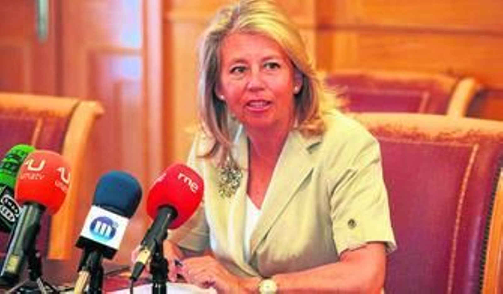 La alcaldesa de Marbella, Ángeles Muñoz, durante una rueda de prensa.