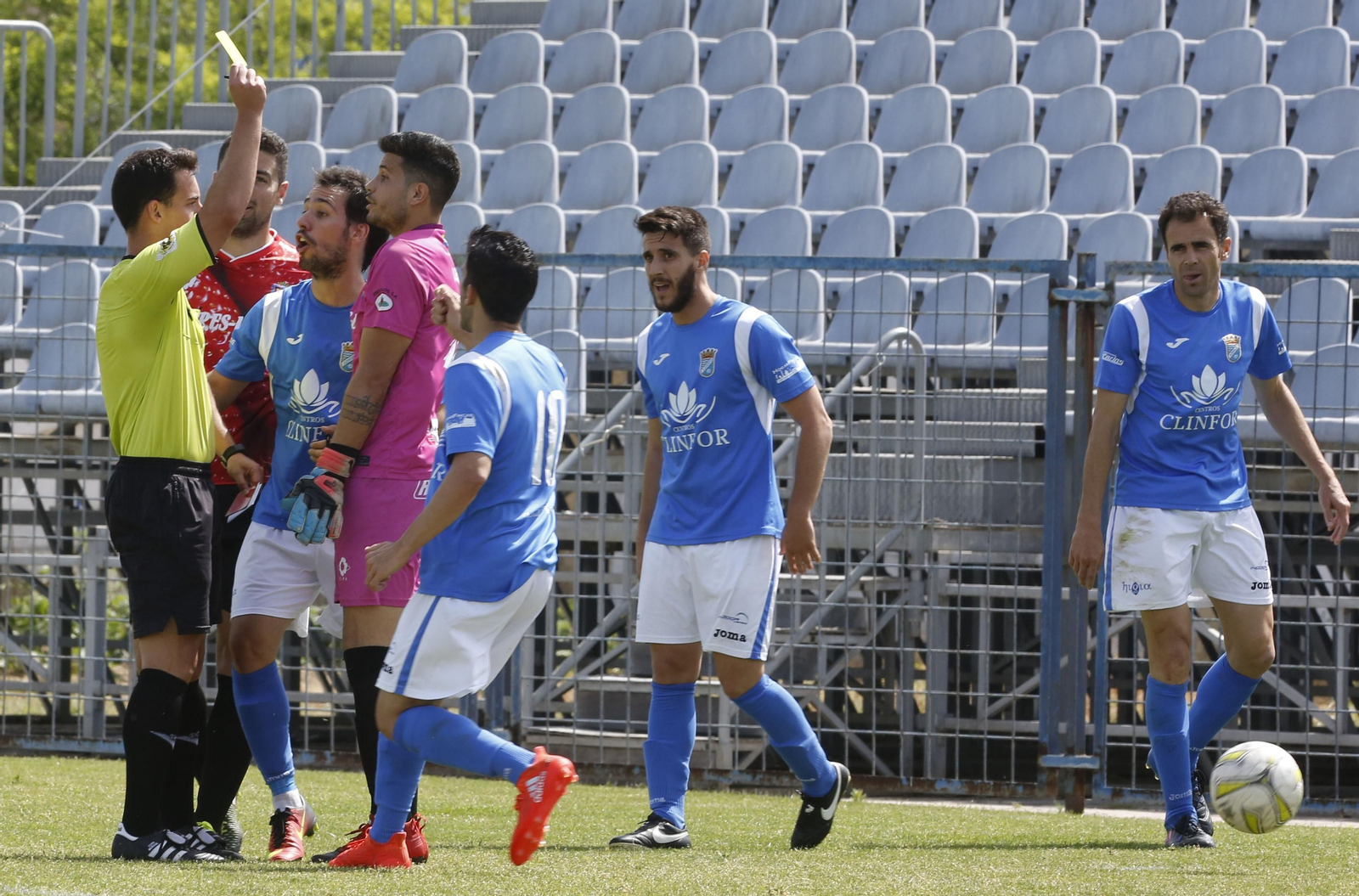 Vicente Vargas vivió con mucha intensidad el partido en La Juventud frente al Pinzón.