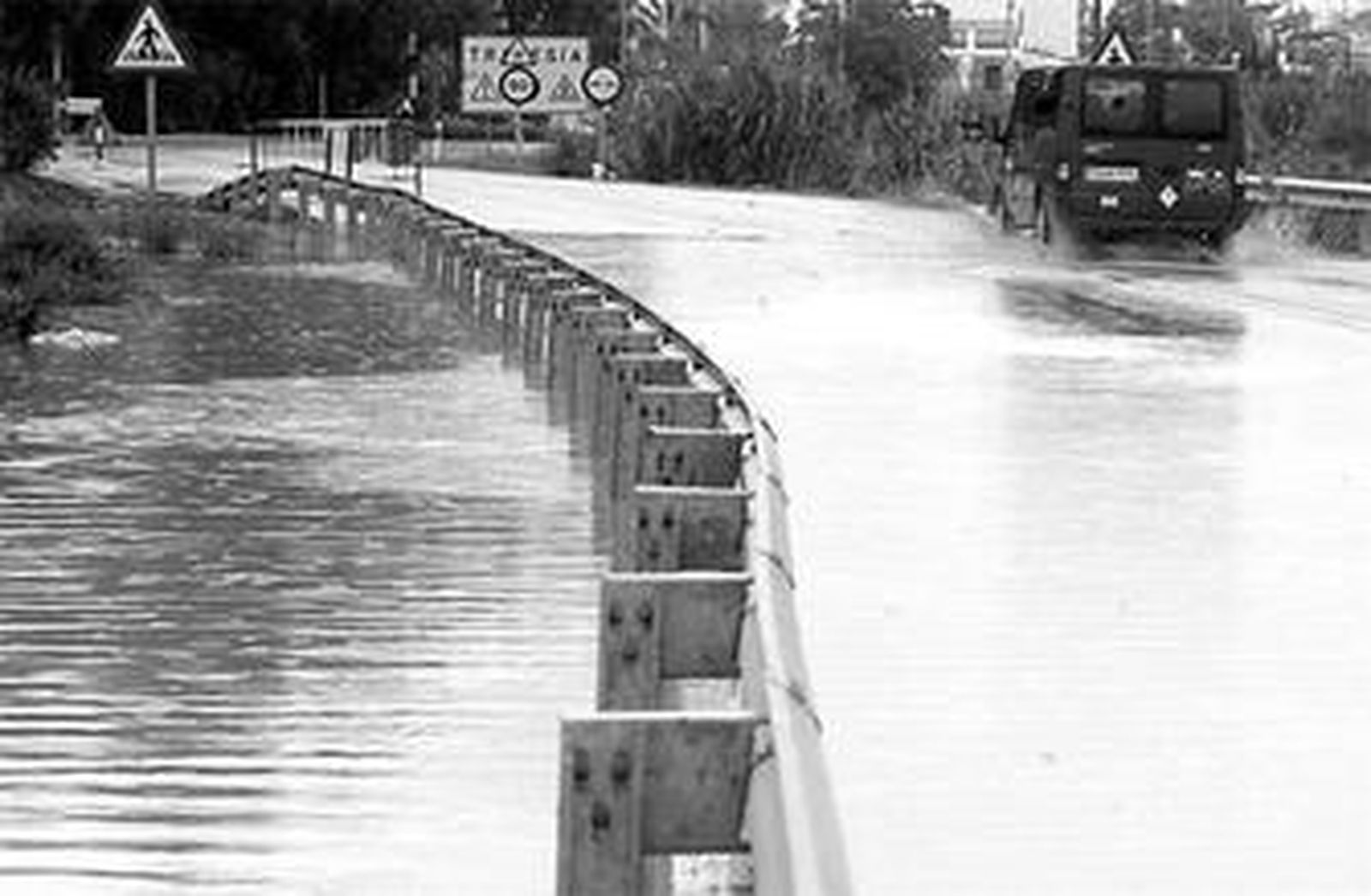 Otro temporal deja de nuevo carreteras cortadas y viviendas inundadas