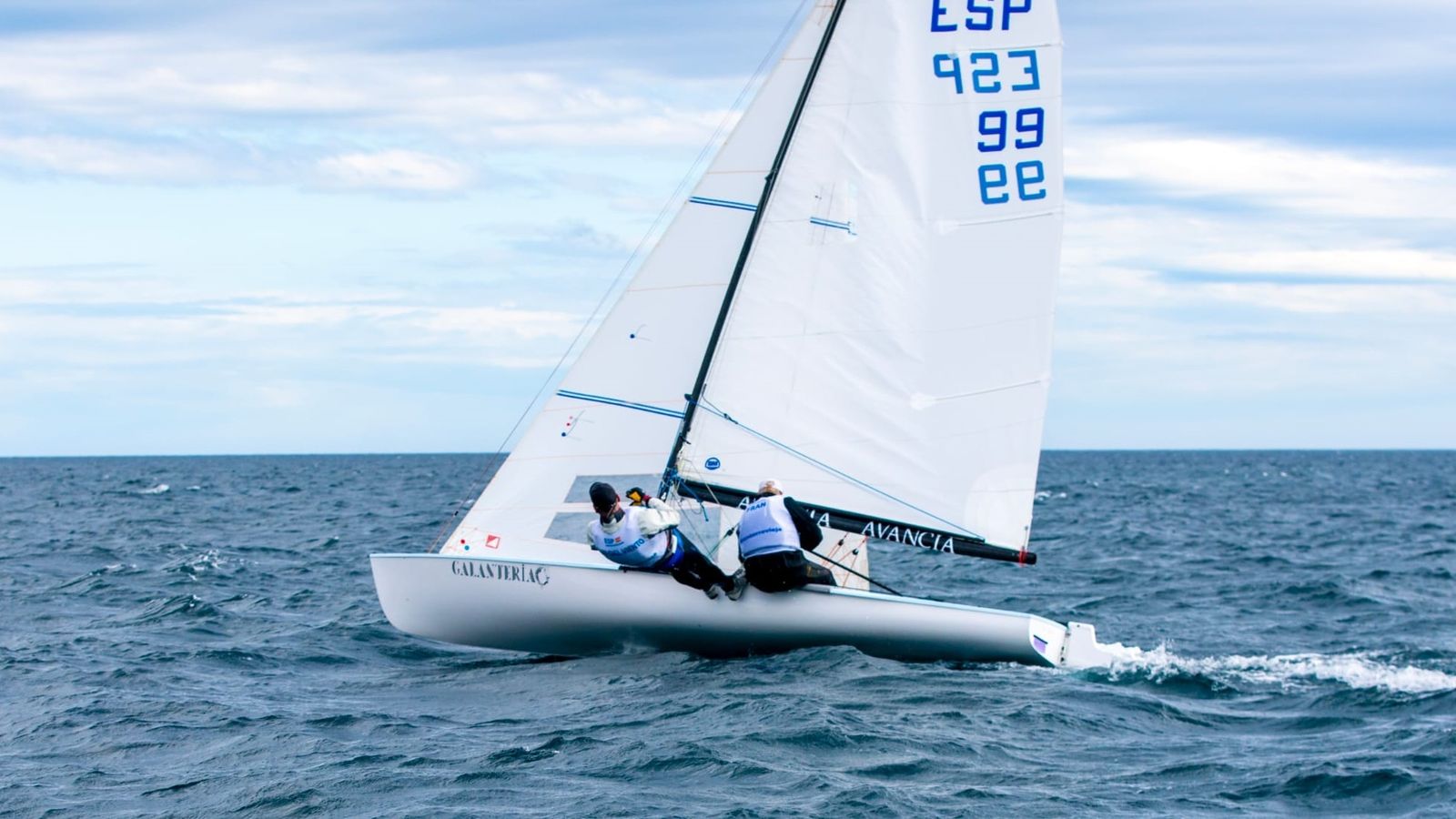 Exitoso trabajo en equipo de Pepe Ruiz ‘Hijo del Viento’ y Fran Martínez al frente del barco 'Timón de Roche'.