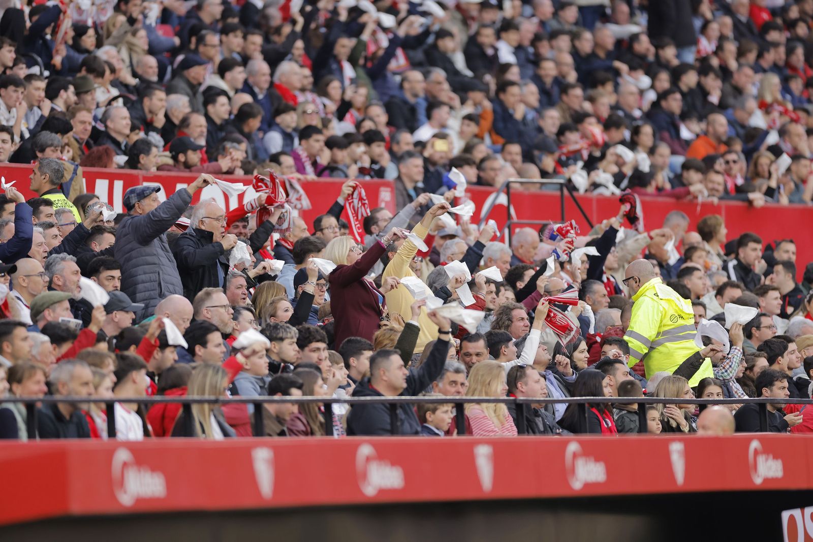 Búscate en las fotos del Sevilla fc - Rayo