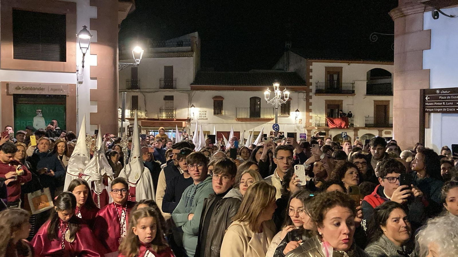 Martes Santo en Montoro: Una multitud arropa a la Hermandad de la Humildad, en imágenes