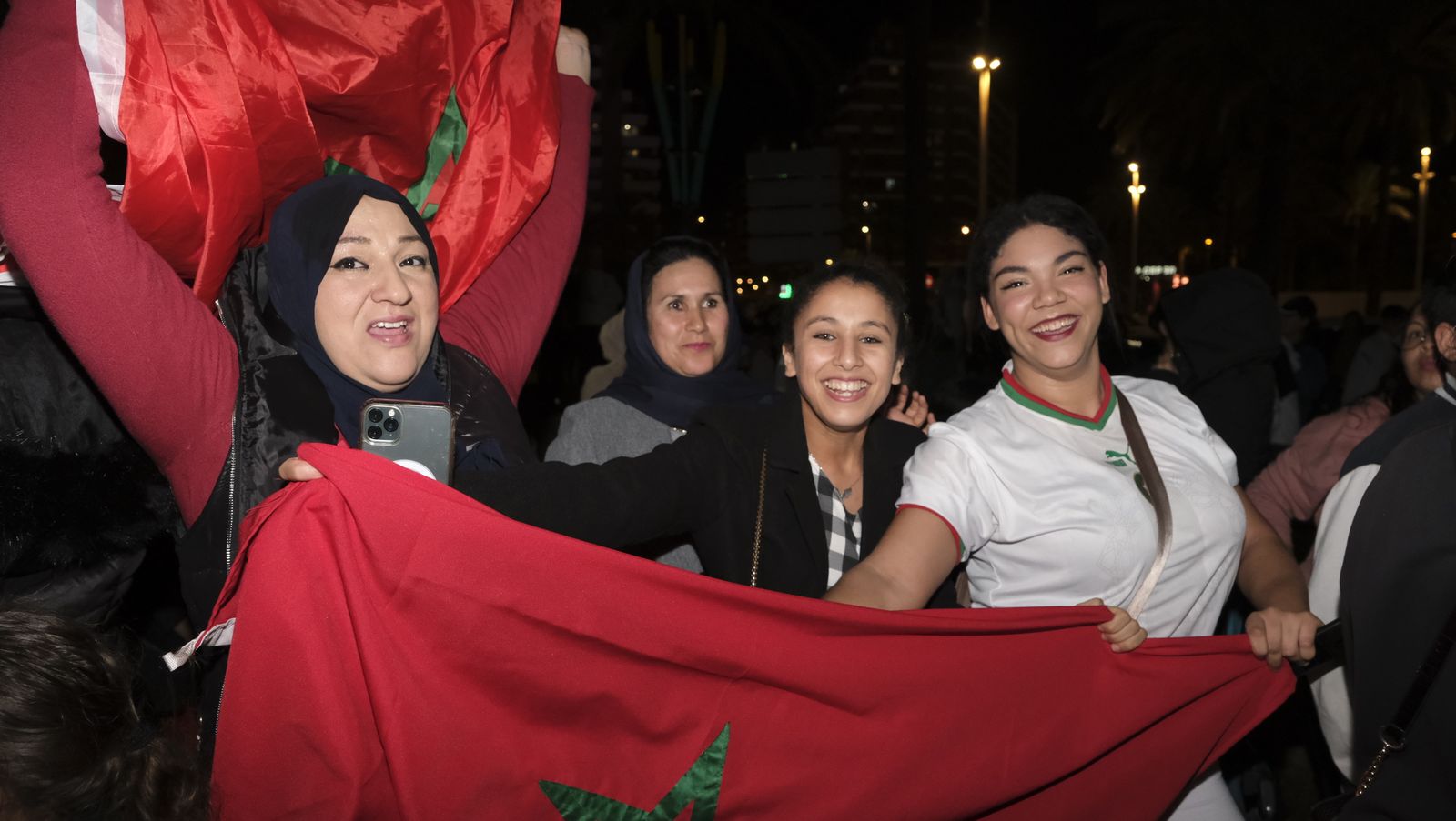 Imágenes de la celebración en Almería, del pase a semifinales de Marruecos en el Mundial de Fútbol de Qatar