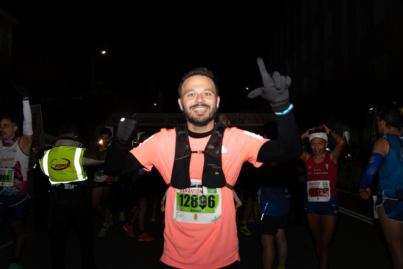 En imágenes: búscate en tu llegada a meta de la Carrera de San Antón 2026