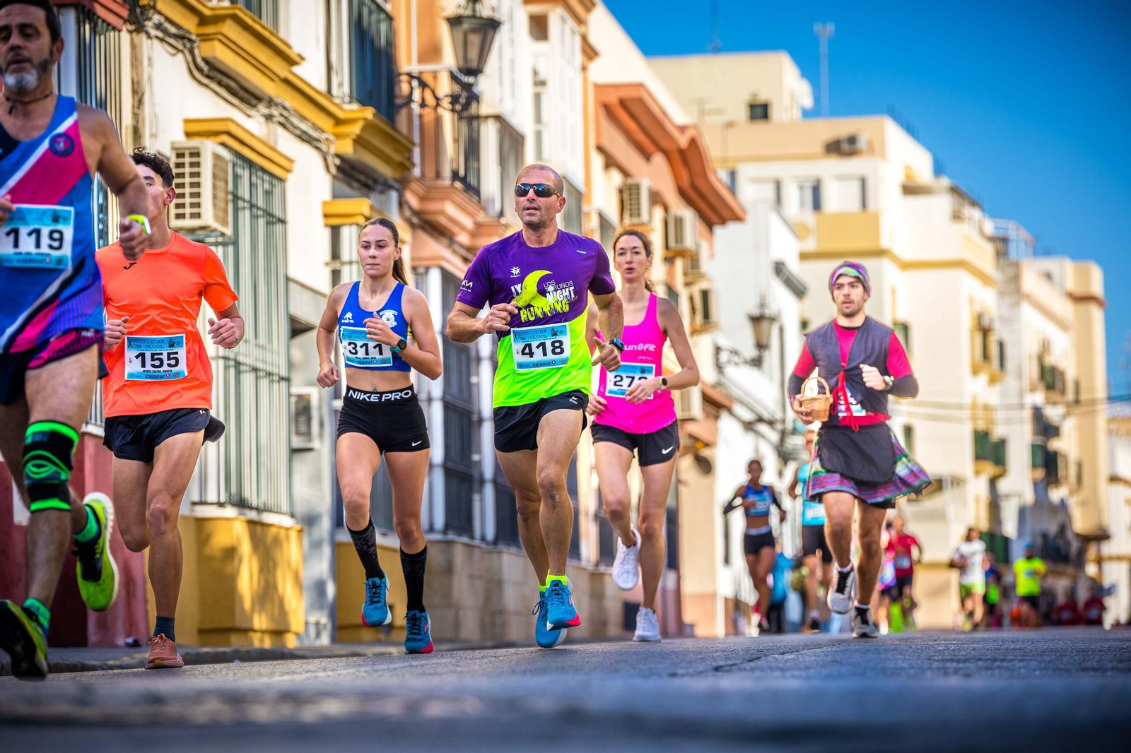 Gran ambiente en la Carrera Solidaria de la Divina Pastora en San Fernando