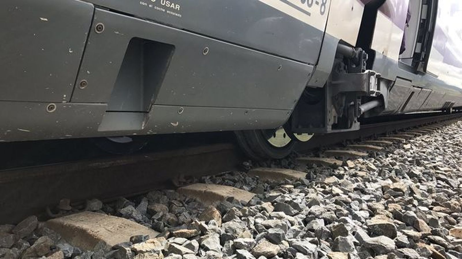 El rodal del coche número ocho del tren que descarriló ayer.