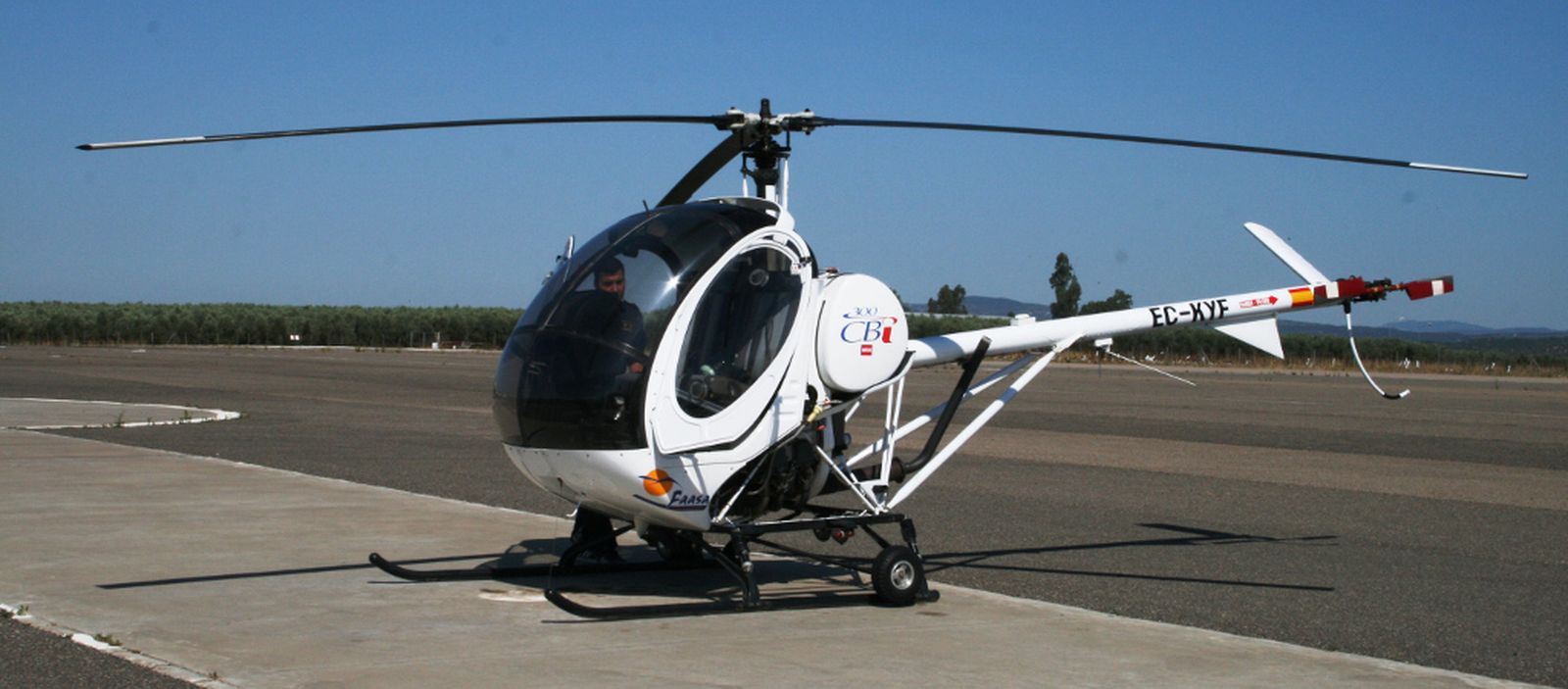 Un helicóptero en las instalaciones de Caena.