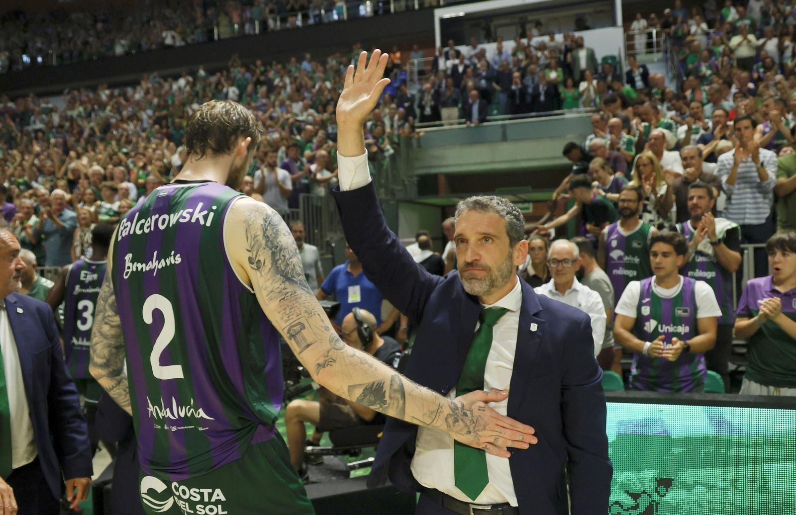 Piel de gallina con el adiós del Carpena al Unicaja