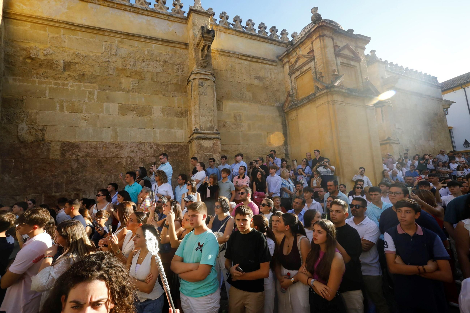 Las mejores fotos de los traslados de regreso de las hermandades tras el Magno Vía Crucis de Córdoba