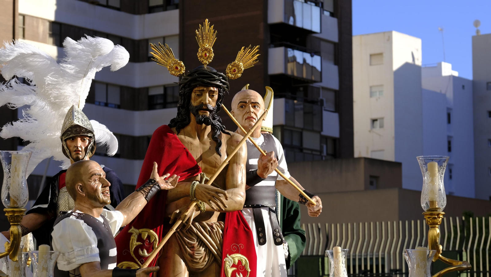 Coronación desaría al viento en su estación de Penitencia