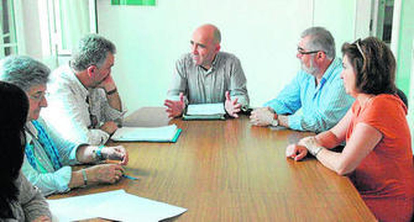 De Bernardo, junto a representantes de las ONGs provinciales.