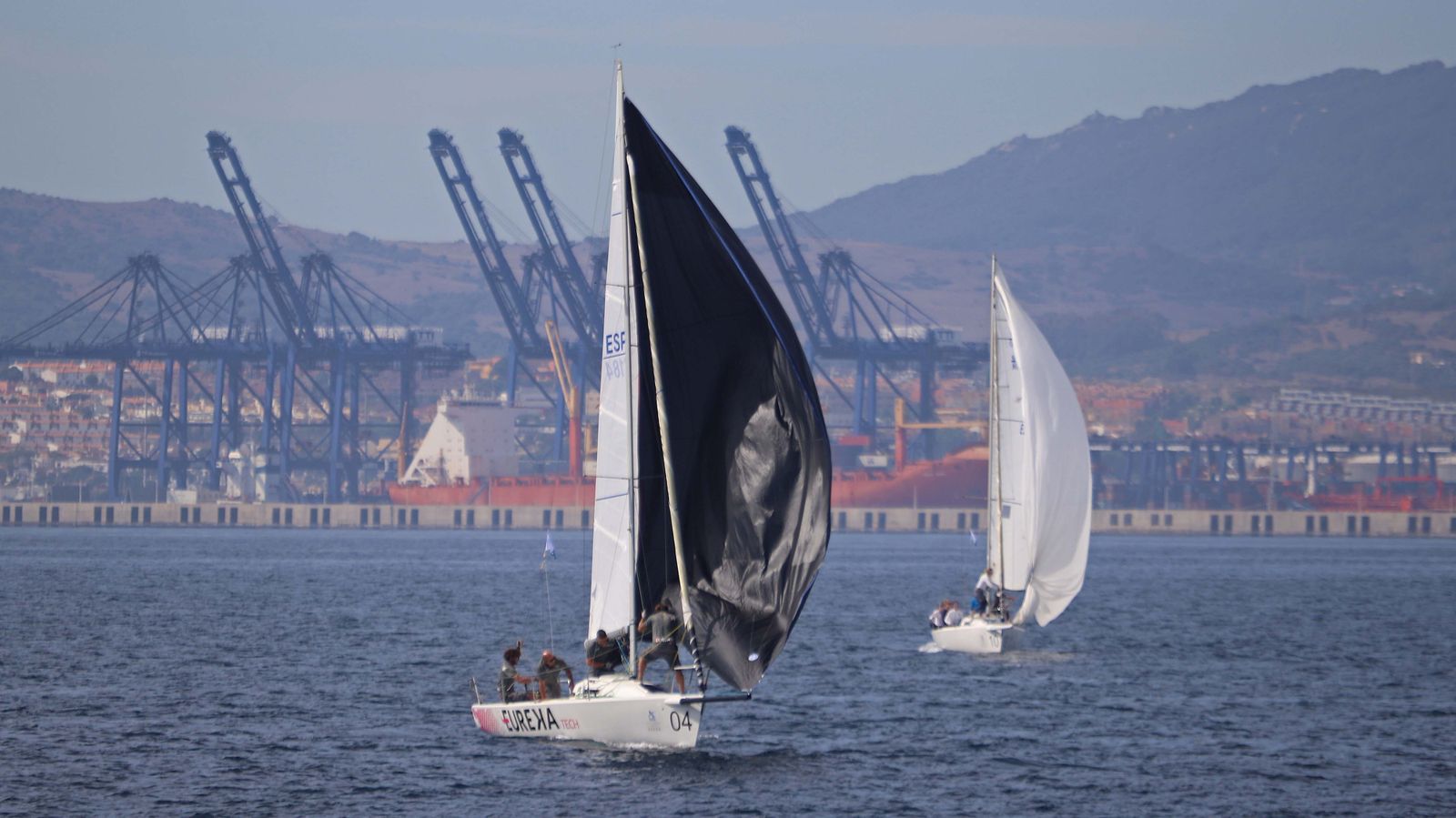 Fotos de la jornada del domingo en el XV Campeonato de España de J80 en La Línea