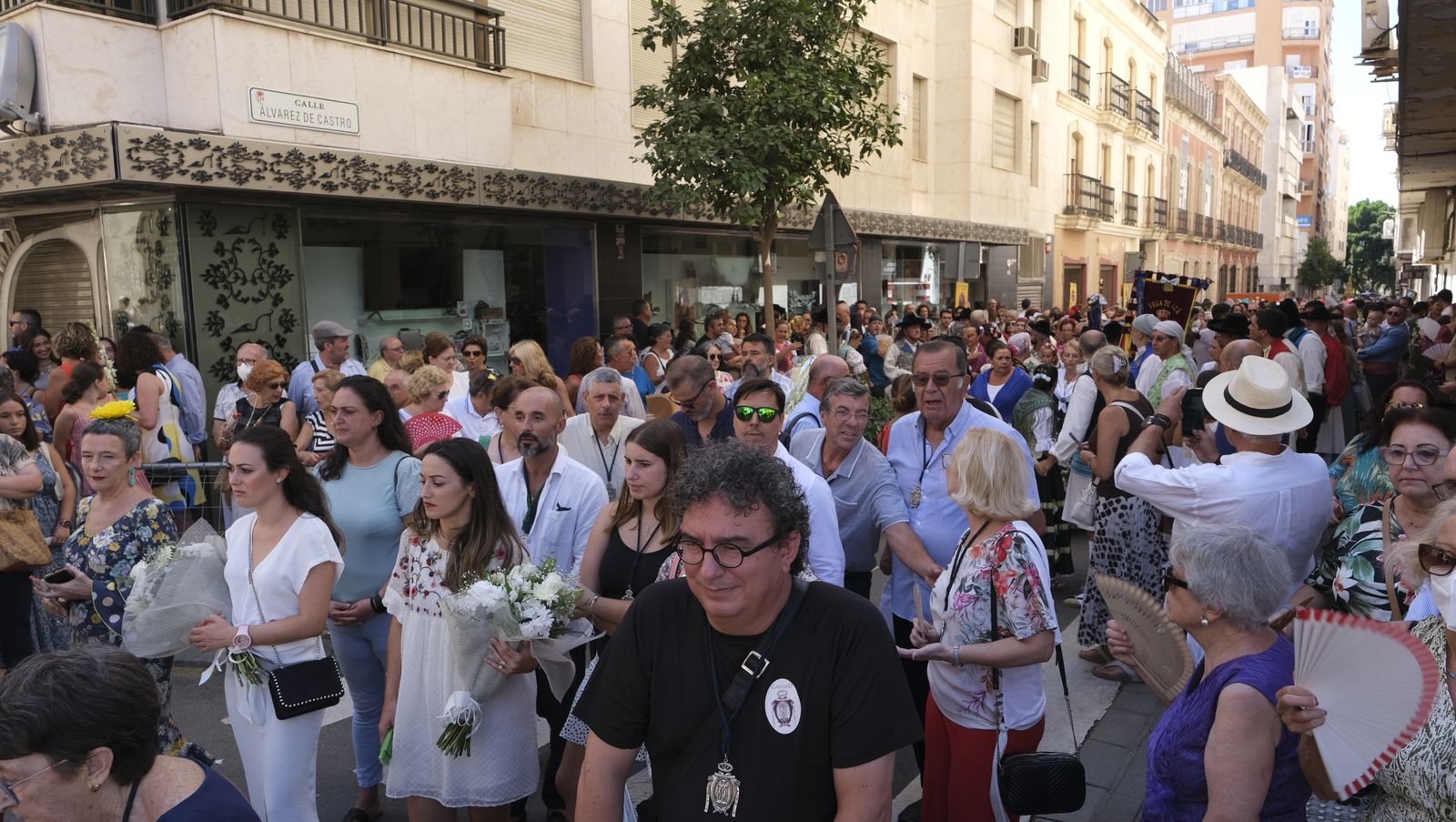 Imágenes de la ofrenda floral a la Virgen del Mar. Feria de Almería 2022