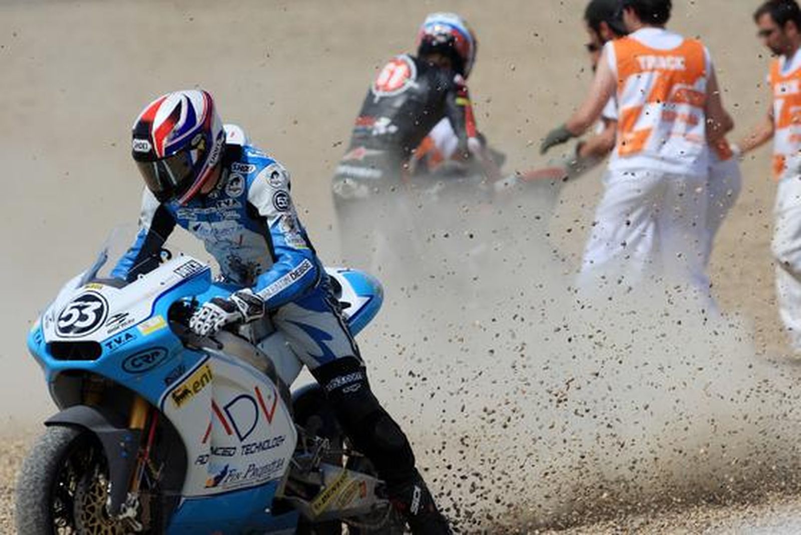 Toni Elías gana el pulso a Tomizawa y sube a lo más alto del cajón en Moto2. 

Foto: Juan Carlos Toro y Manuel Aranda