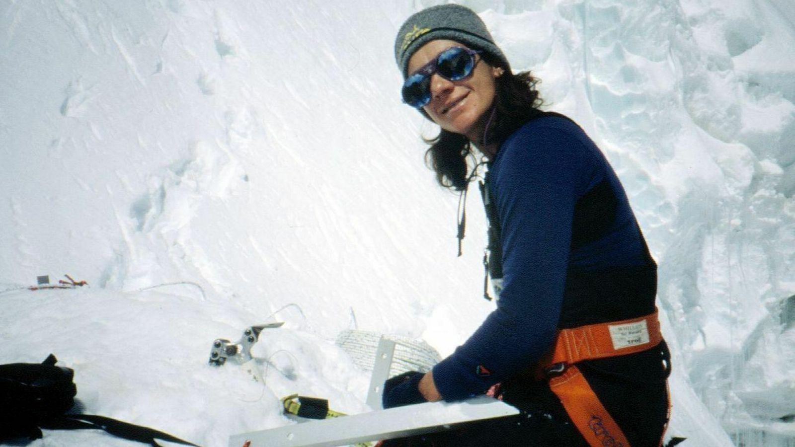 Lago, en plena escalada.