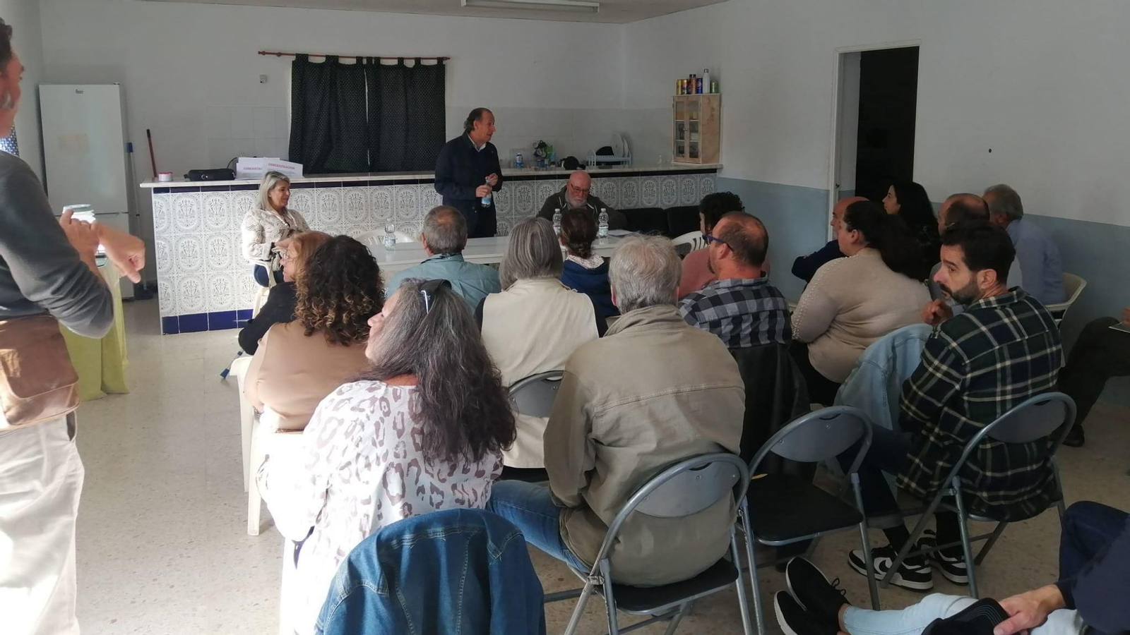 Un momento de la reunión, celebrada en la A. V.V. Los Balcones.