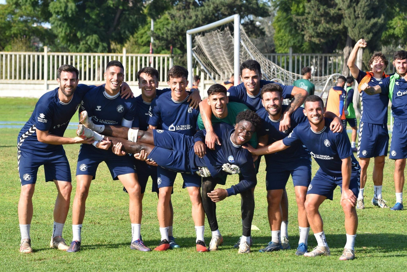 Tras sonreír en San Fernando, el Xerez DFC quiere enlazar dos victorias seguidas por primera vez esta temporada. Tras sonreír en San Fernando, el Xerez DFC quiere enlazar dos victorias seguidas por primera vez esta temporada.