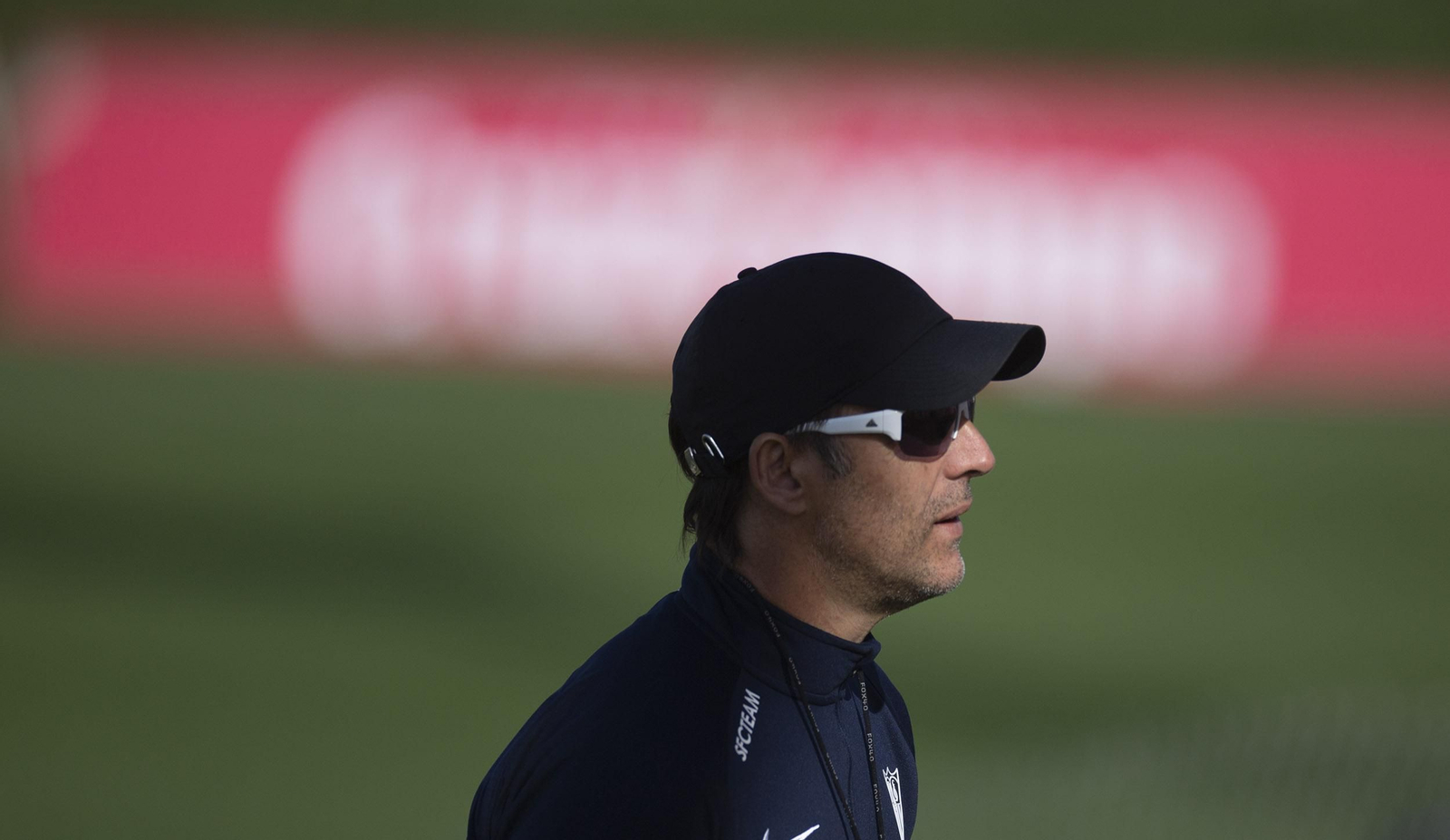 Una imagen de Julen Lopetegui, con su habitual 'look' con gafas y gorra.