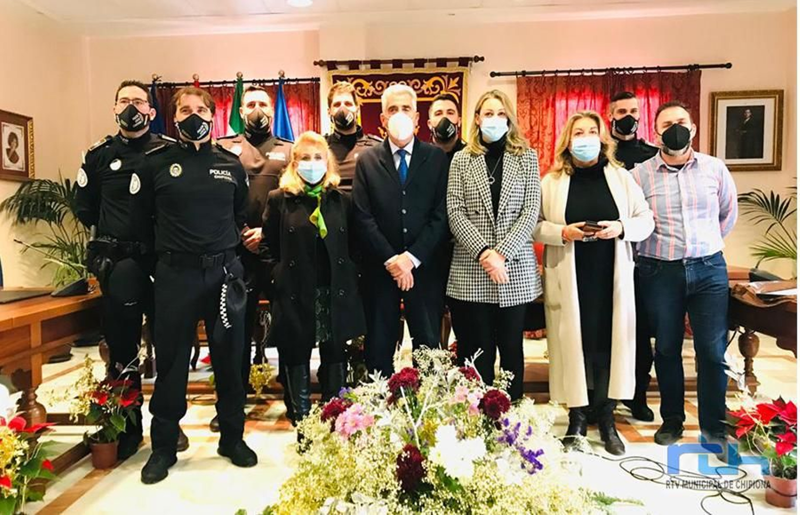 El acto de toma de posesión de los seis nuevos agentes de la Policía Local de Chipiona se ha celebrado en el Salón de Plenos del Ayuntamiento.