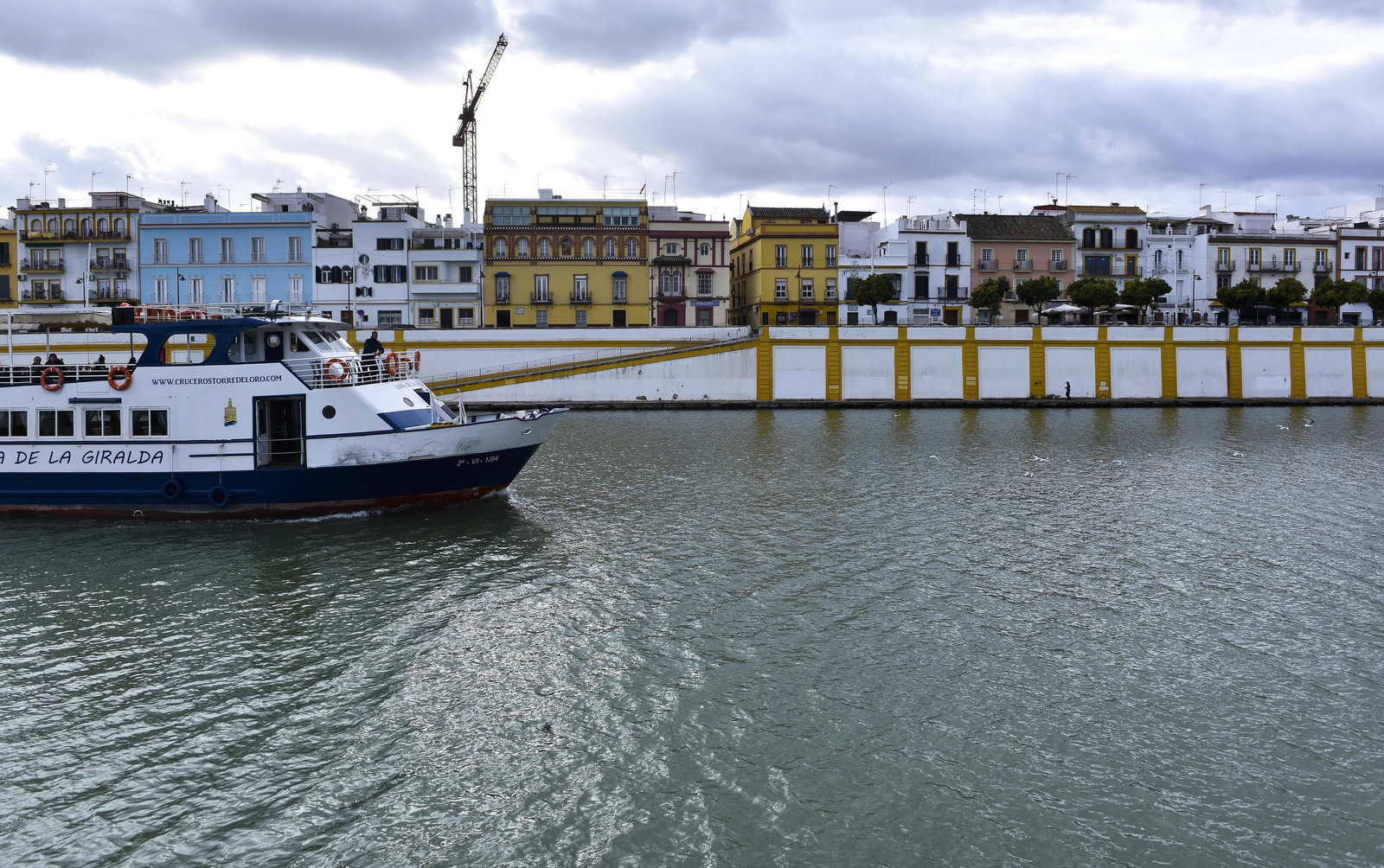 El barrio de Triana vista desde la otra margen del río Guadalquivir.