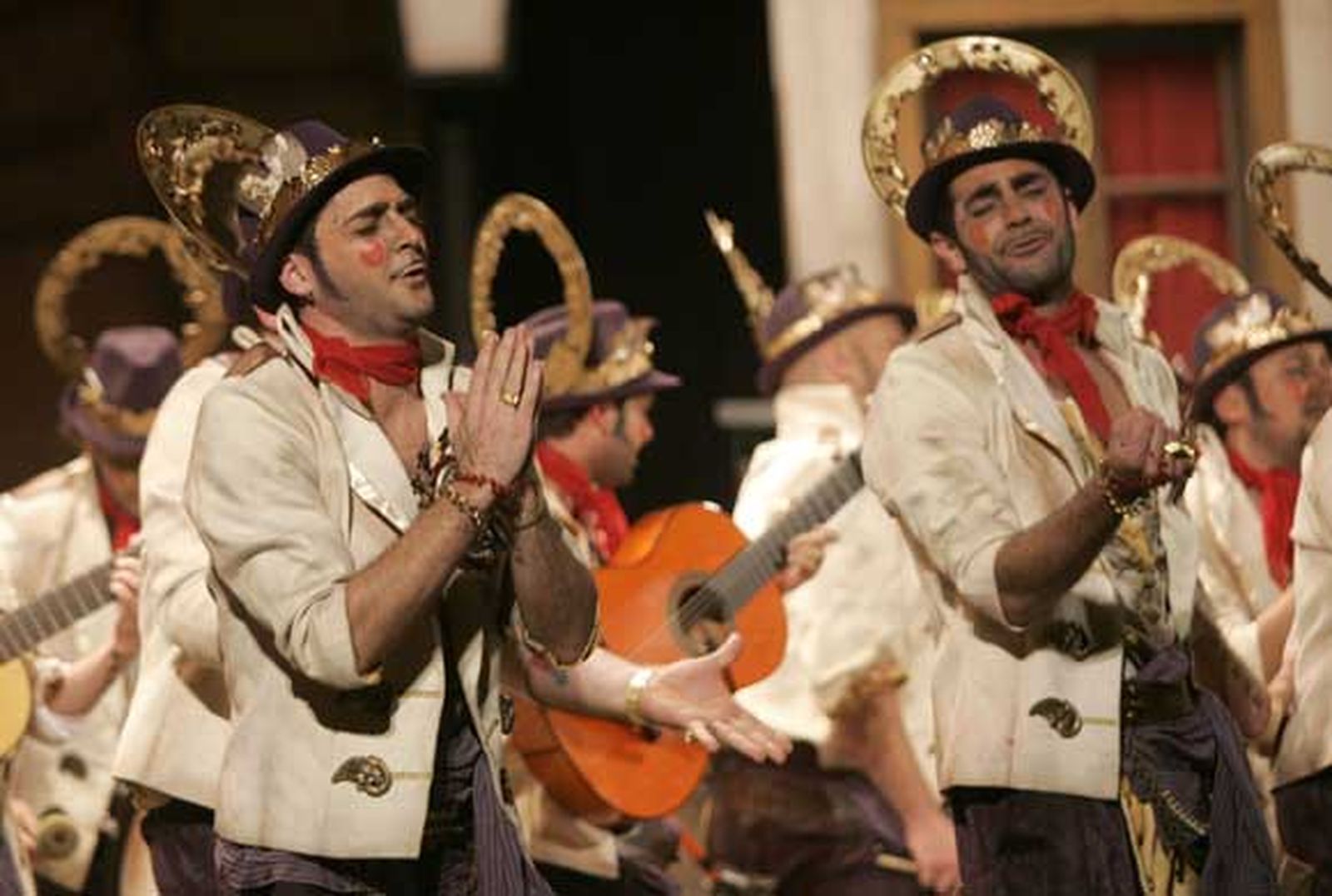 Imágenes de la comparsa de Jesús Bienvenido, 'Los santos', ganador del primer premio en el COAG 2010

Foto: Jesus Marin/Lourdes de Vicente