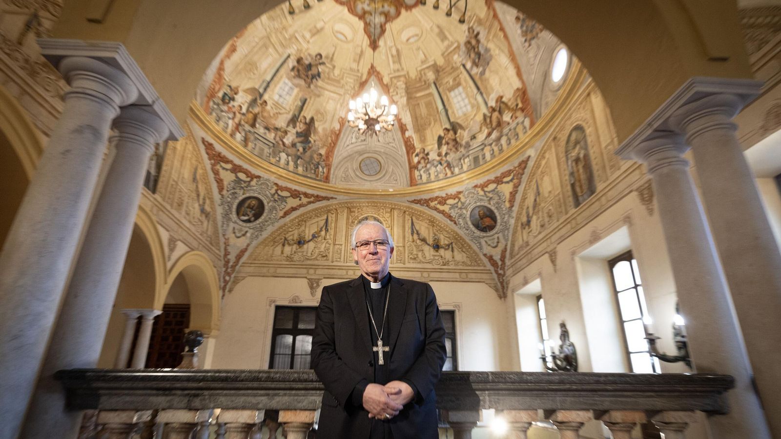 El arzobispo Saiz Meneses en una estancia del Palacio Arzobispal.