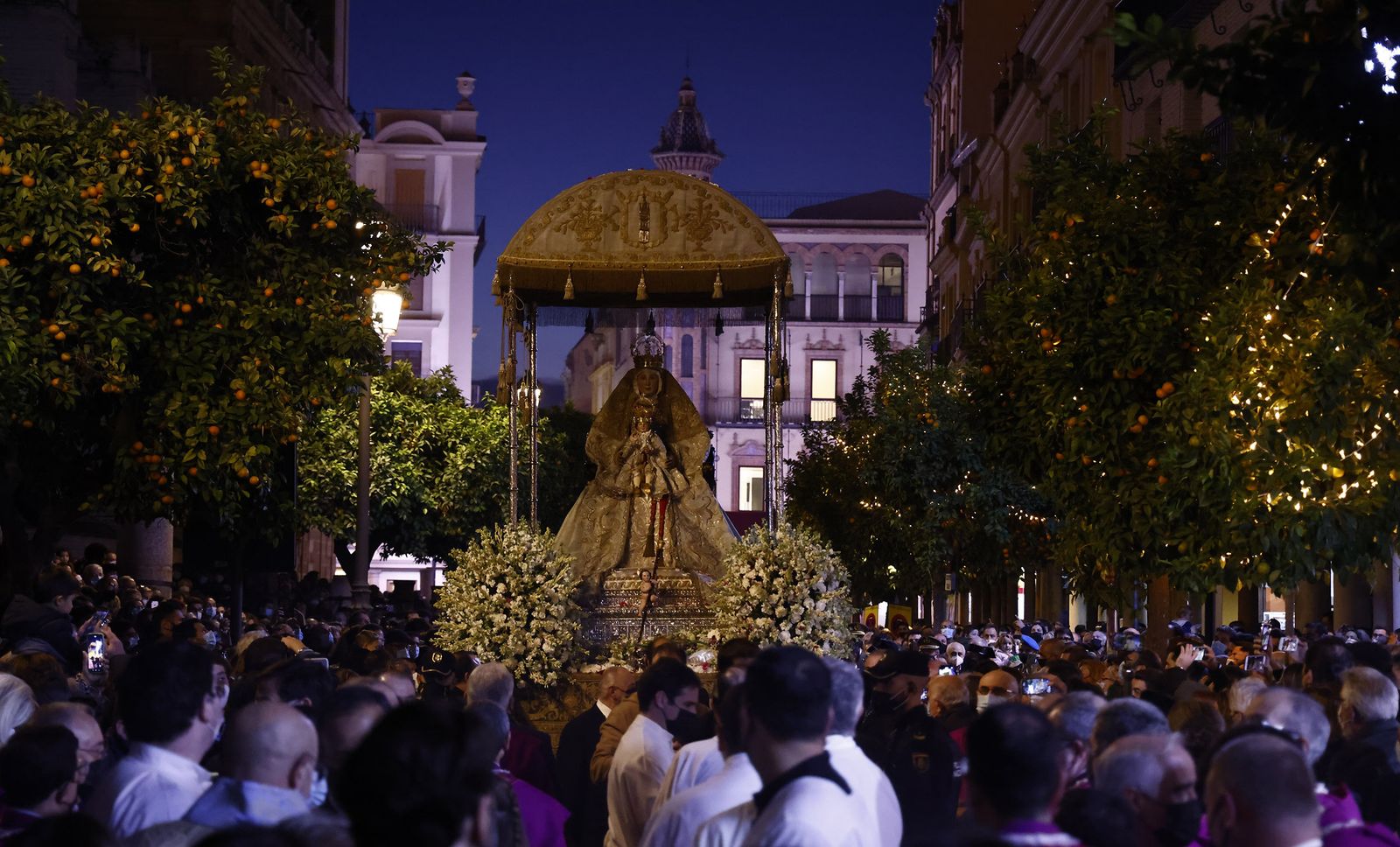 La procesión de la Virgen de los Reyes, en imágenes