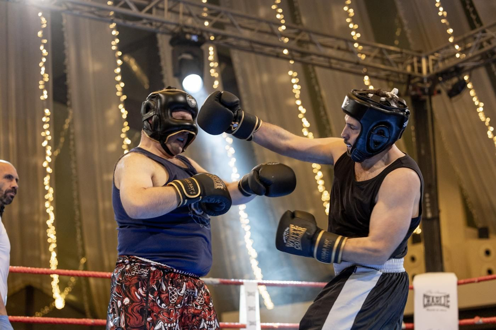 El boxeo solidario de la VI velada White Collar Boxing cautiva al público de Jaén
